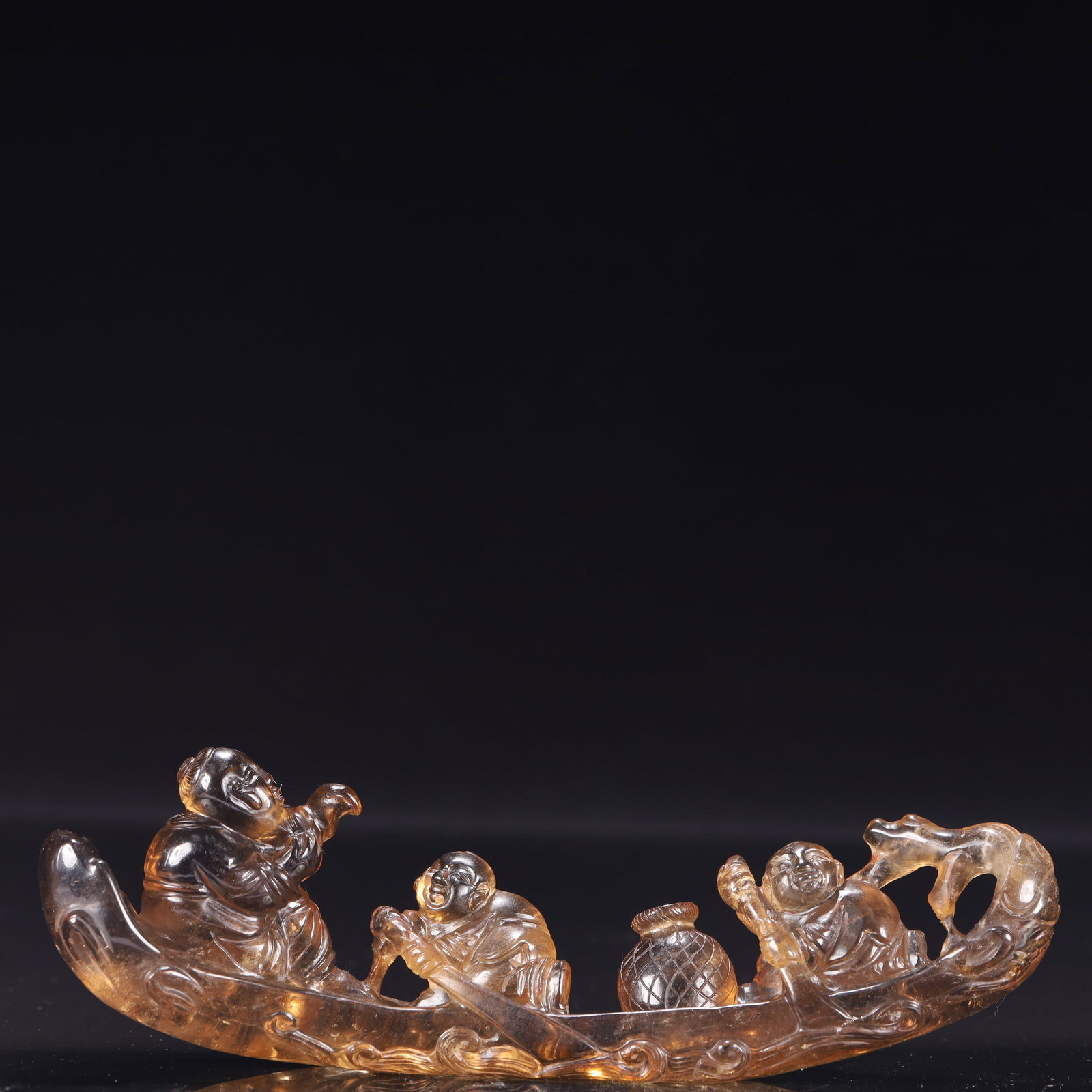 An Exquisite Crystal Figure Pattern Boat Ornament: An Exquisite Crystal Figure Pattern Boat Ornament,Qing Dynasty, China,Size:7.1inx1.2inx2.2in,Weight:200g 水晶人物纹船摆件,中国清ߣ