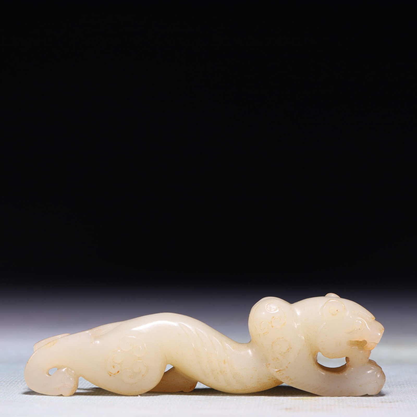 An Exquisite White Jade Beast Ornament: An Exquisite White Jade Beast Ornament,Qing Dynasty,China,Size:3.9inx0.6inx1.2in,Weight:87.6g 白玉兽摆件,中国清代