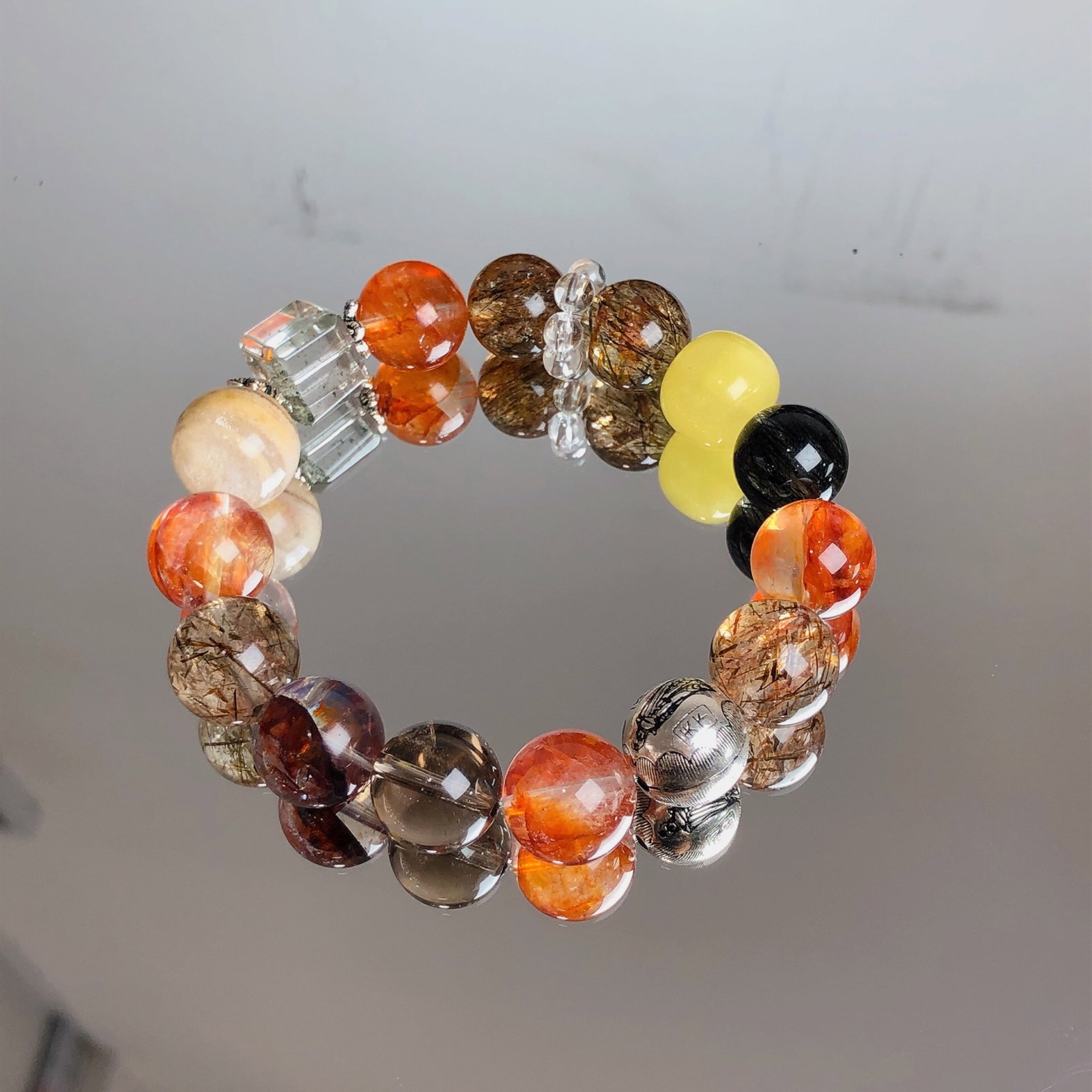 An Exquisite Crystal Bracelet - 2