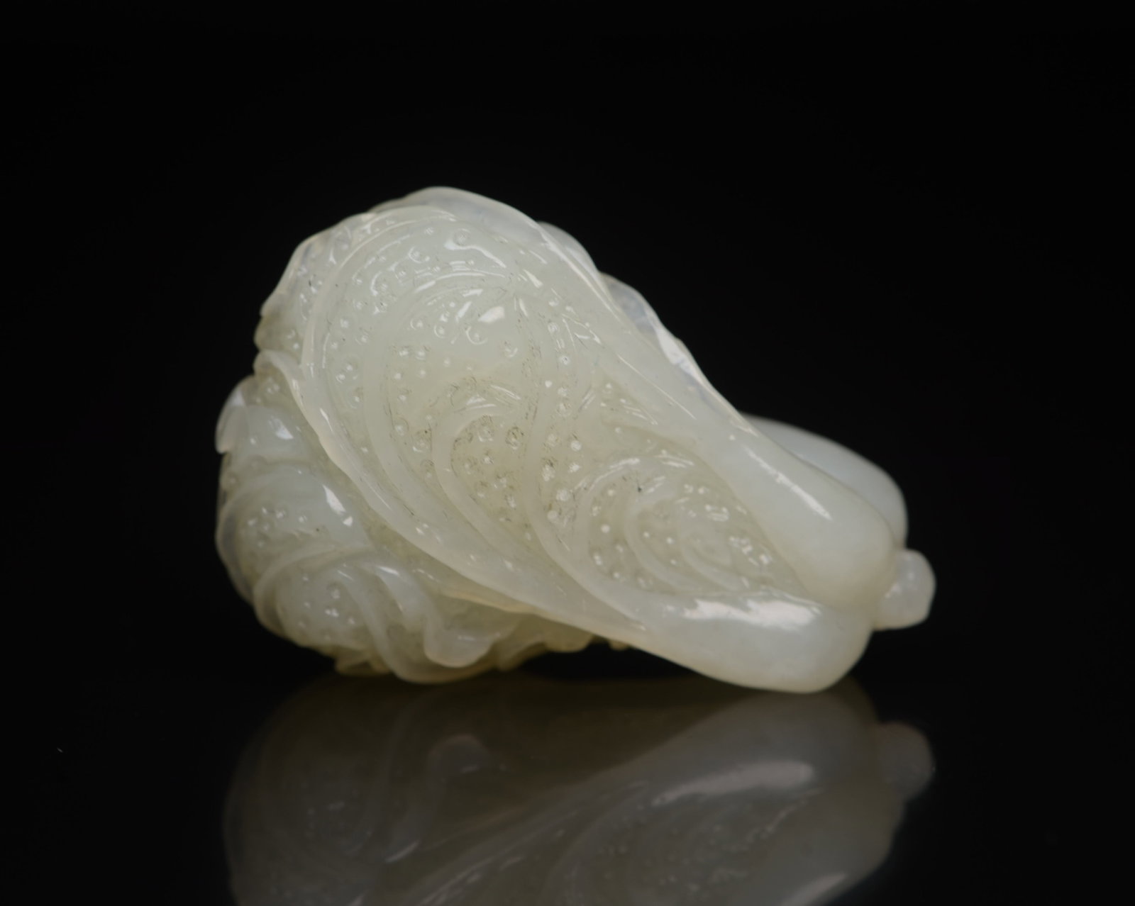 An Exquisite White Jade Cabbage Ornament: An Exquisite White Jade Cabbage Ornament,Qing Dynasty,China,Size:1.8inx1.3inx0.9in,Weight:36g 白玉白菜摆件,中国清代