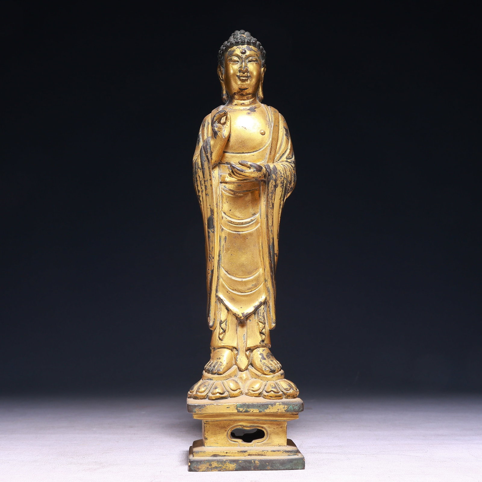 A Solemn Gilt Bronze Statue of Sakyamuni: A Solemn Gilt Bronze Statue of Sakyamuni,Qing Dynasty,China,Size:2.8inx2.4inx11.8in,Weight:1450g 铜鎏金如来像,中国清代