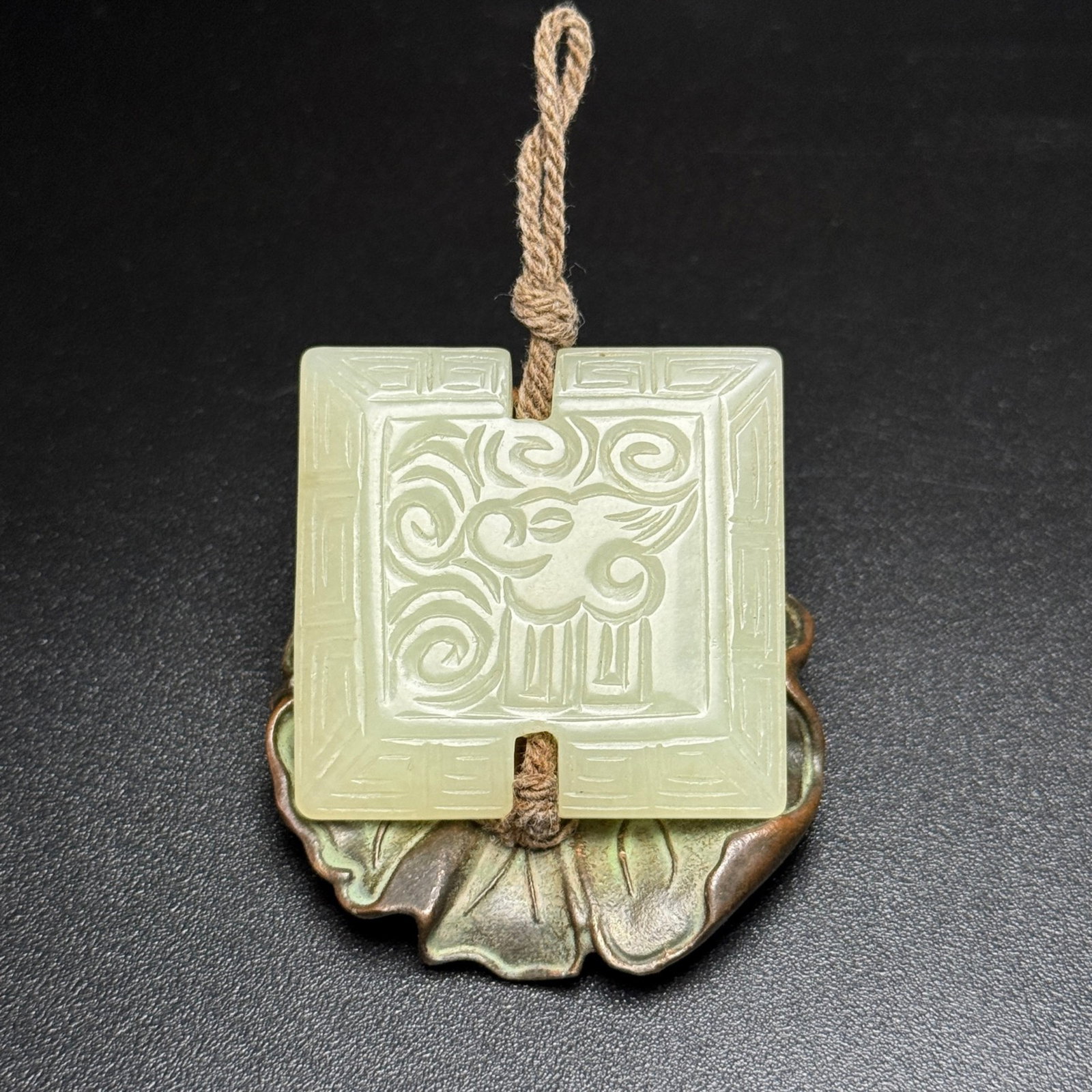 An Exquisite White Jade Auspicious Cloud Pattern Pendant: An Exquisite White Jade Auspicious Cloud Pattern Pendant,Qing Dynasty,China,Size:1.6inx1.6inx0.3in,Weight:28g 白玉祥云纹佩,中国清代