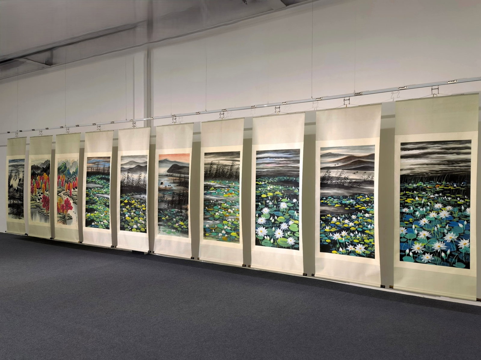 A Set of Chinese Vertical Scroll Ink Painting of Lotus on Paper: A Set of Chinese Vertical Scroll Ink Painting of Lotus on Paper,Lin Fengmian,Size:(entirety)86.6inx31.9in,(Without frame)54.3inx26.8in 一套中国水墨荷花&