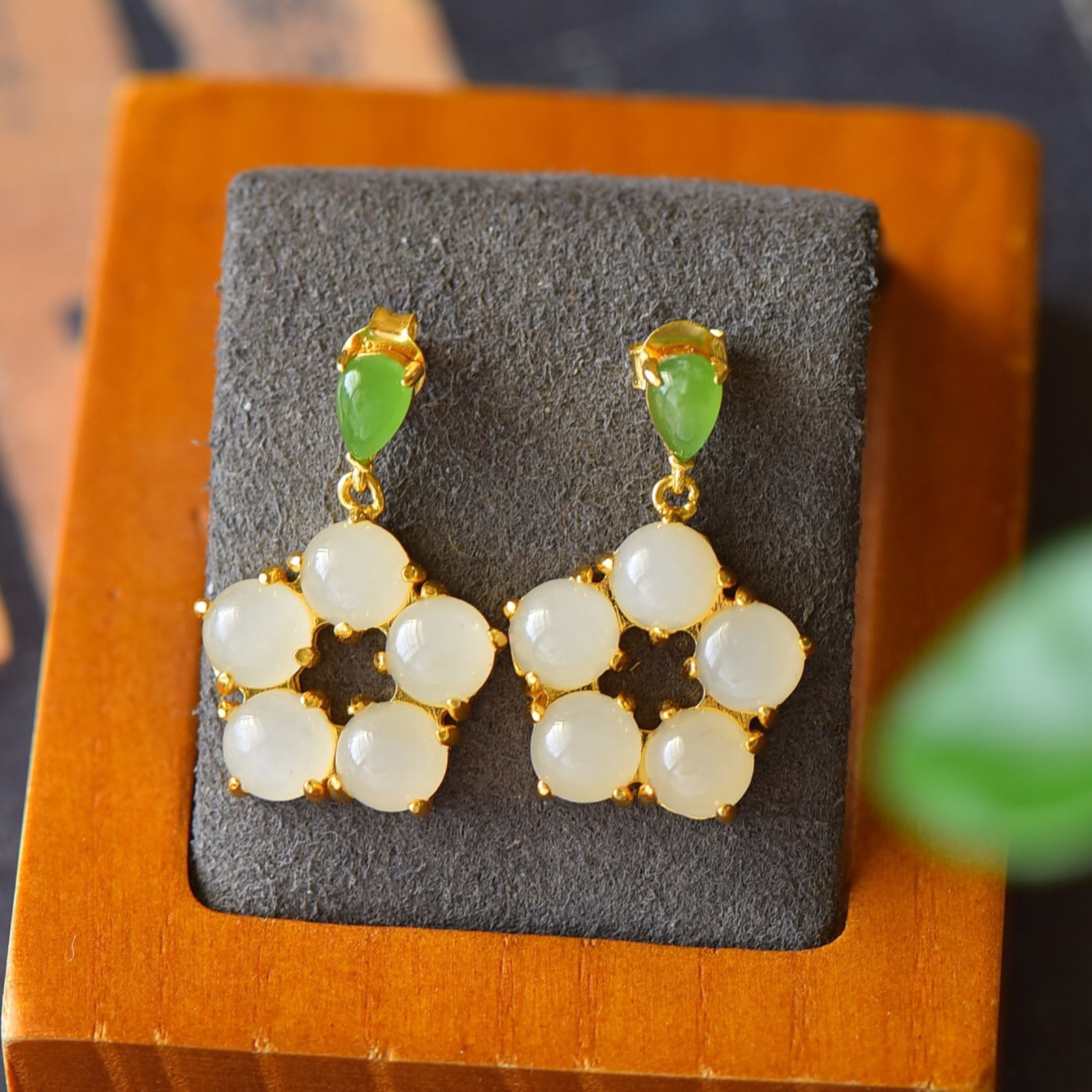 A Pair of Exquisite Sterling Silver-Gold Plated Inlaid White Jade Earrings,Inlaid Jasper: A Pair of Exquisite Sterling Silver-Gold Plated Inlaid White Jade Earrings,Inlaid Jasper,Size:0.7inx1in
