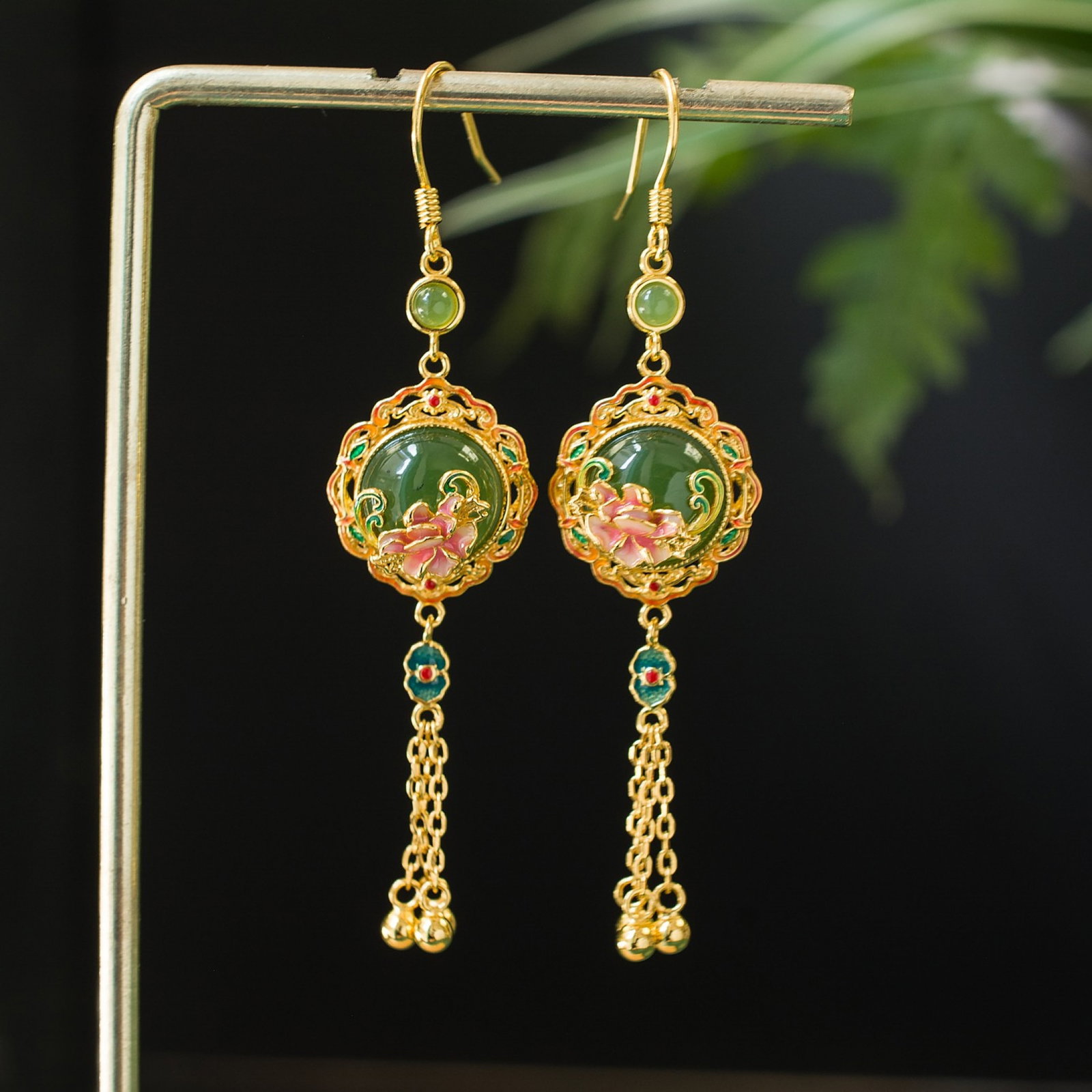 A Pair of Exquisite Sterling Silver-Gold Plated Inlaid Jasper Enamel Earrings: A Pair of Exquisite Sterling Silver-Gold Plated Inlaid Jasper Enamel Earrings,Size:0.4inx0.4in 一对纯银镀金镶碧玉珐琅耳环