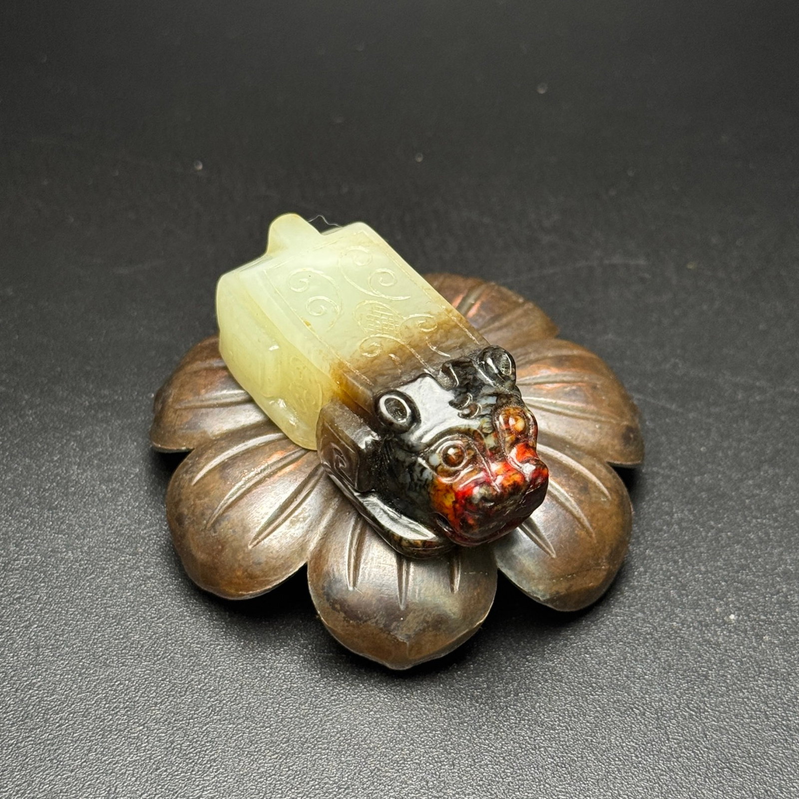 An Exquisite White Jade Beast Ornament: An Exquisite White Jade Beast Ornament,Qing Dynasty,China,Size:1.8inx0.9inx0.7in,Weight:37g 白玉兽摆件,中国清代