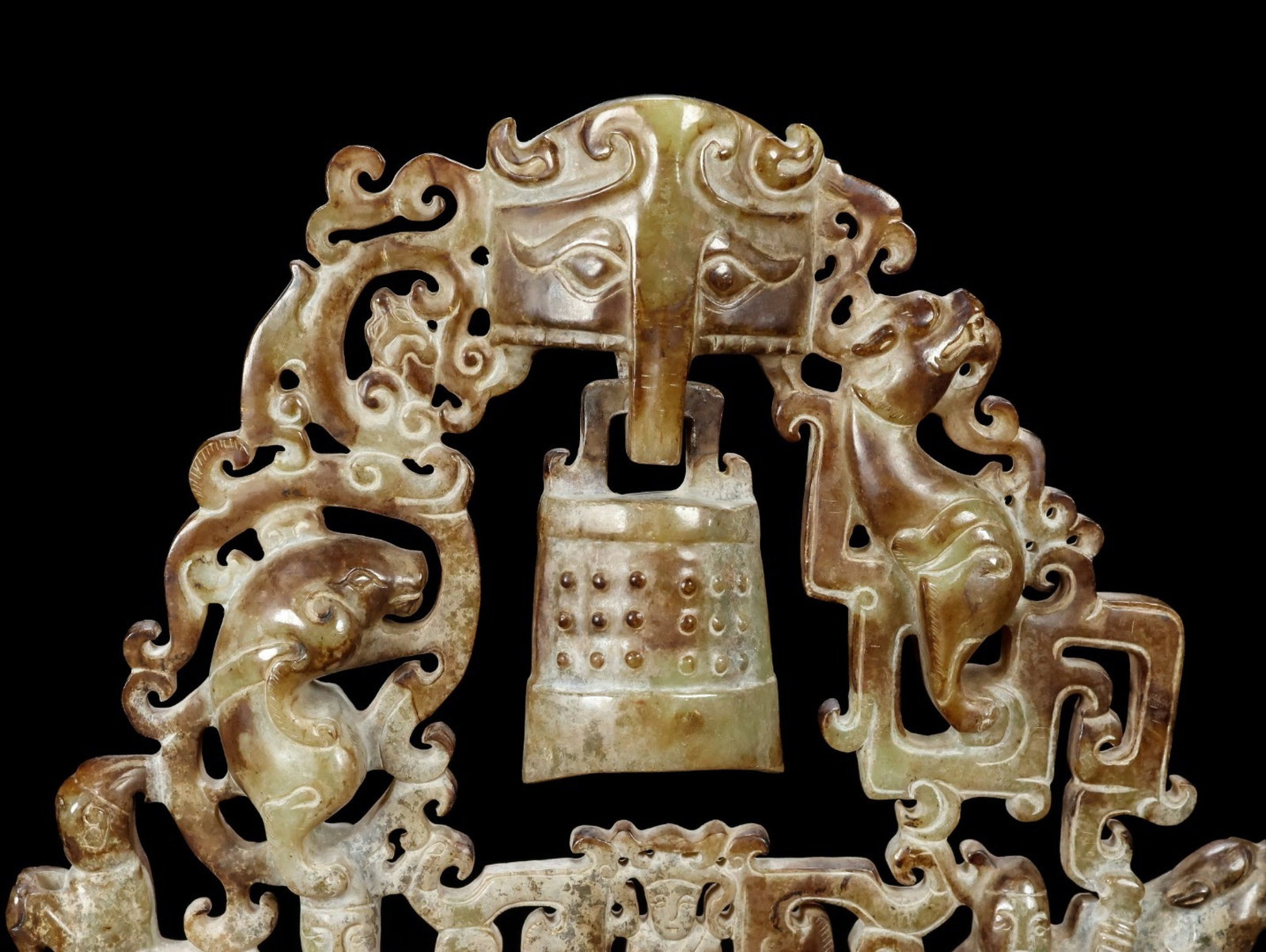 An Exquisite White Jade Figure Pattern Chime - 2