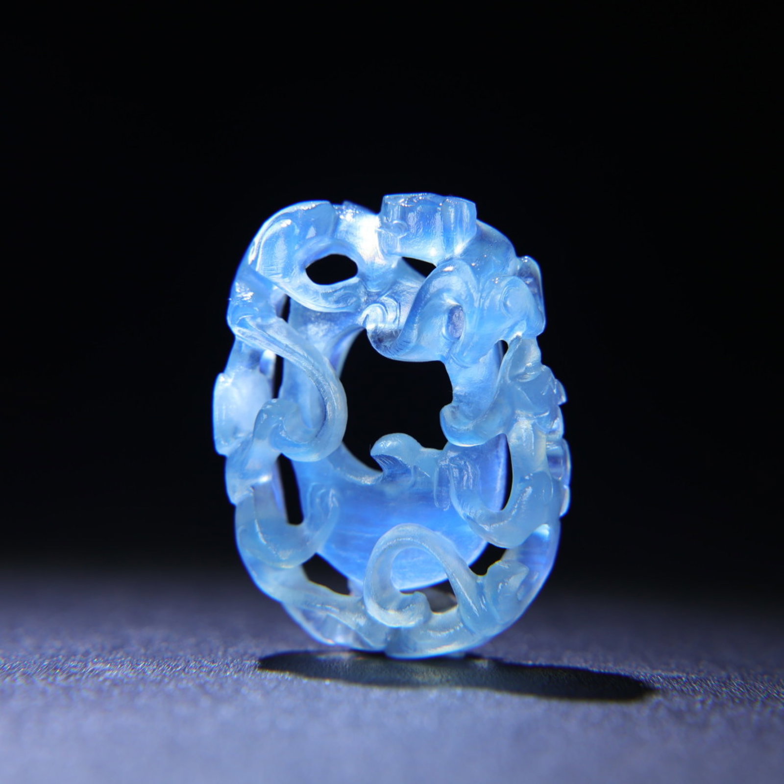 An Exquisite Aquamarine Chi-Dragon Pattern Pendant: An Exquisite Aquamarine Chi-Dragon Pattern Pendant,Size:1.8inx1.3inx0.6in,Weight:20g 海蓝宝螭龙纹佩