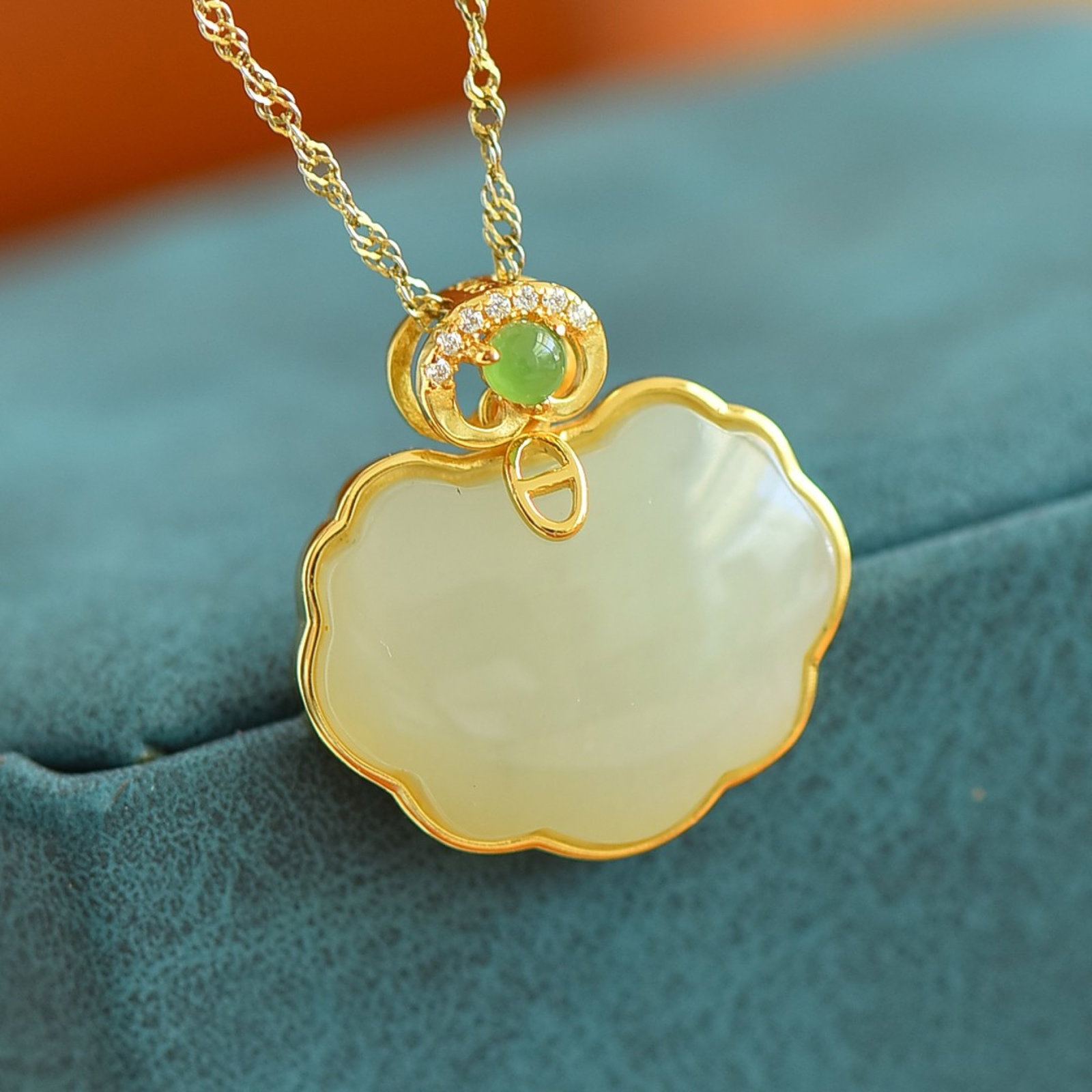 An Exquisite Sterling Silver-Gold Plated Inlaid White Jade Pendant: An Exquisite Sterling Silver-Gold Plated Inlaid White Jade Pendant,Size:0.8inx0.6in 纯银镀金镶白玉吊坠