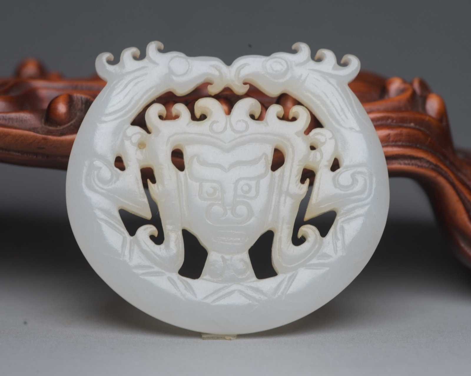An Exquisite White Jade Figure-Face Pattern Pendant: An Exquisite White Jade Figure-Face Pattern Pendant,Qing Dynasty,China,Size:2inx1.8inx0.2in,Weight:23g 白玉人面纹牌,中国清代