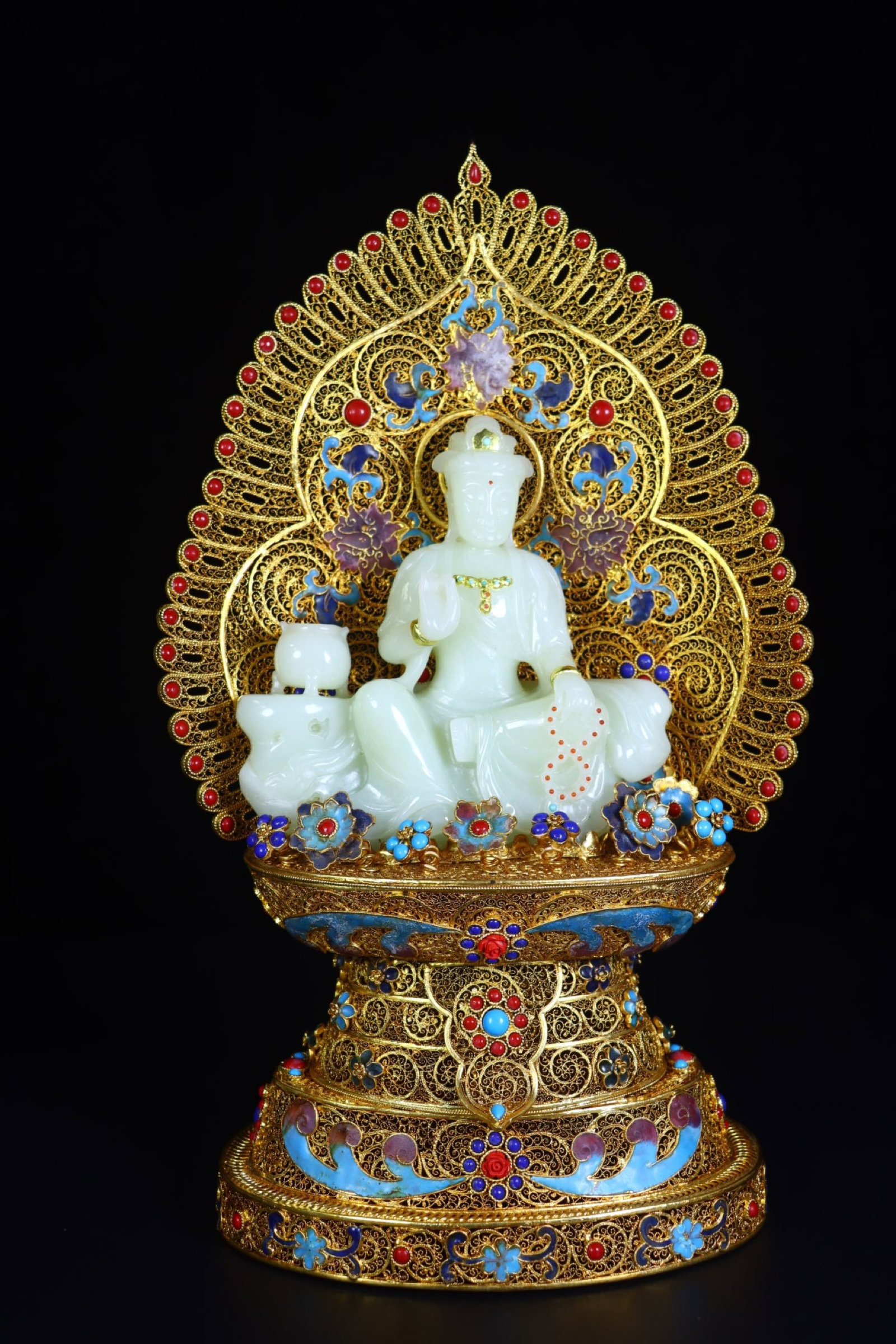 An Exquisite Filigree and Gilding Inlaid White Jade Buddha Statue,Inlaid Gems: An Exquisite Filigree and Gilding Inlaid White Jade Buddha Statue,Inlaid Gems,Qing Dynasty,China,Qianlong Four-Character Mark,Size:13.6inx7.1inx4.7in,Weight:1817g 花丝鎏金î