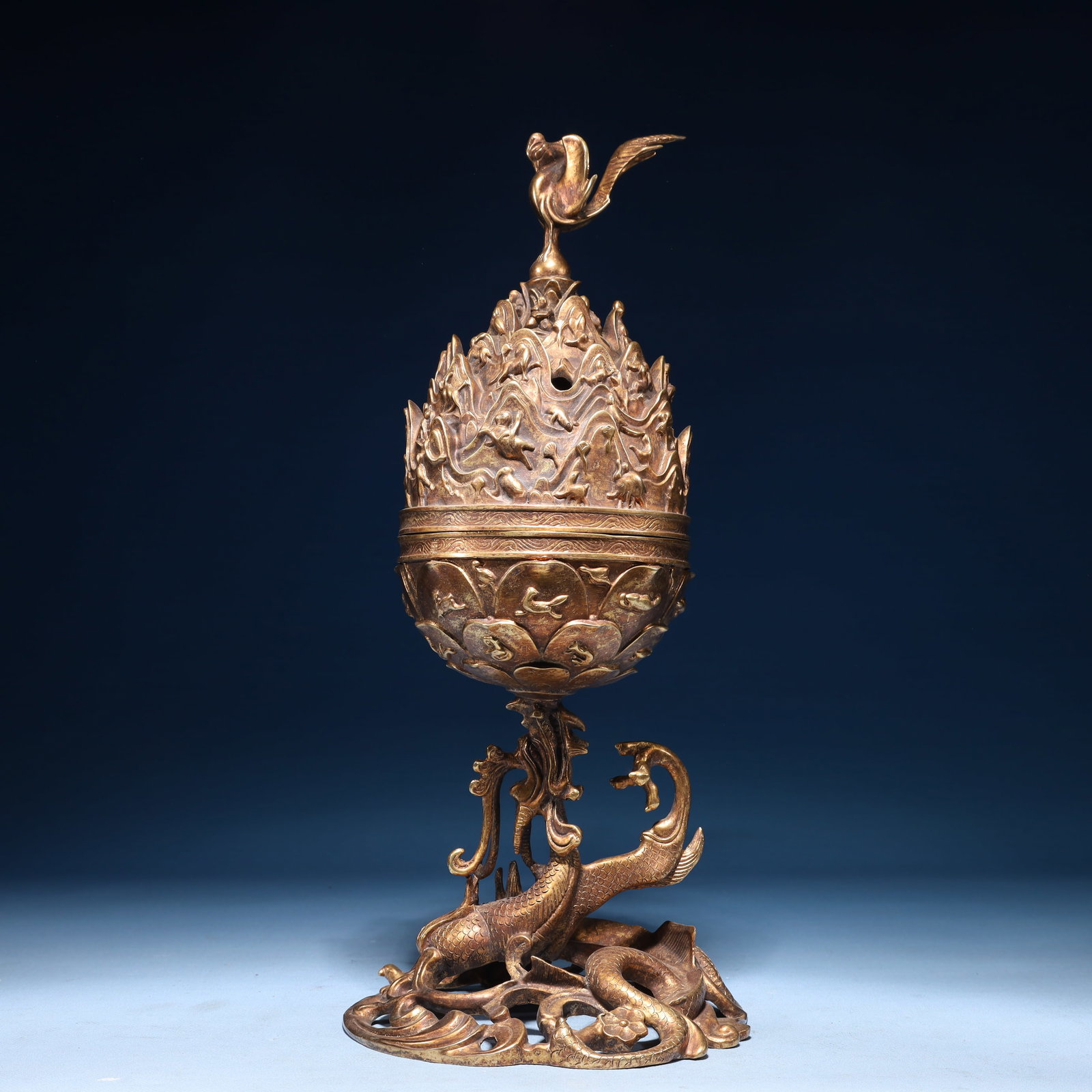 An Exquisite Gilt Bronze Dragon and Phoenix Censer: An Exquisite Gilt Bronze Dragon and Phoenix Censer,Qing Dynasty,China,Size:6.3inx14.6in,Weight:2150g 铜鎏金龙凤香炉,中国清代