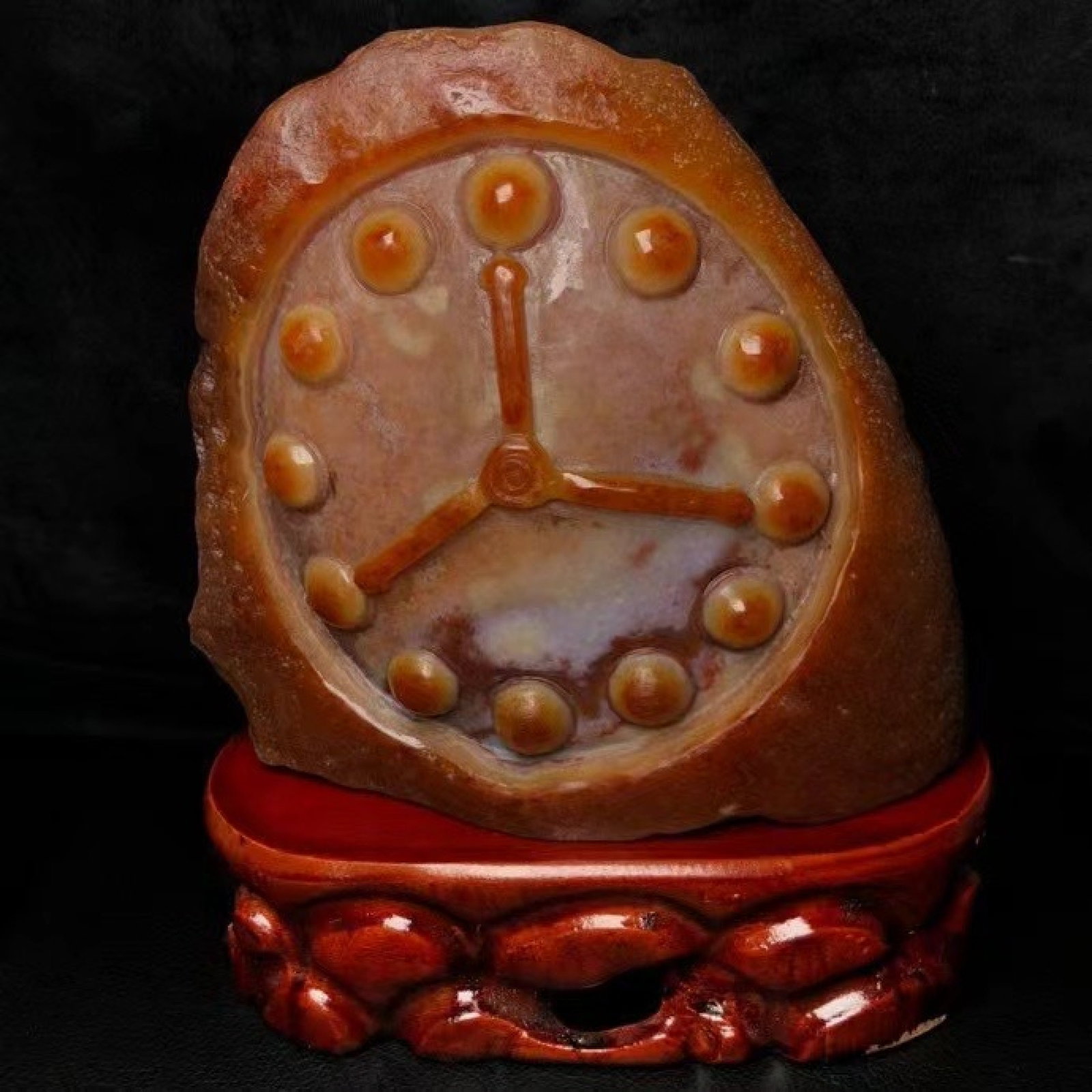 An Exquisite Tiger's Eye Ornament: An Exquisite Tiger's Eye Ornament,Size:6.9inx6.5inx3in,Weight:2400g 天眼石摆件