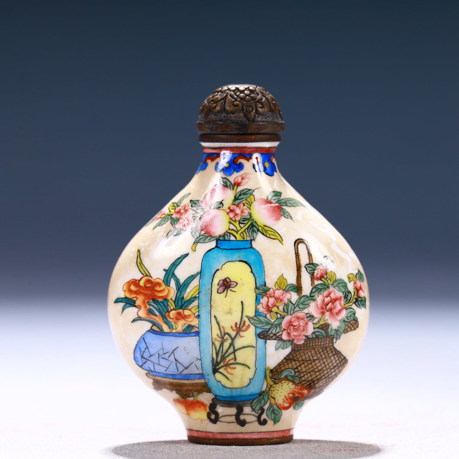 An Exquisite Painted Enamel Flower and Fruit Pattern Snuff Bottle: An Exquisite Painted Enamel Flower and Fruit Pattern Snuff Bottle,Qing Dynasty, China,Qianlong Four-character Mark,Size:1.6inx0.8inx2.6in,Weight:52g 画珐琅花果纹