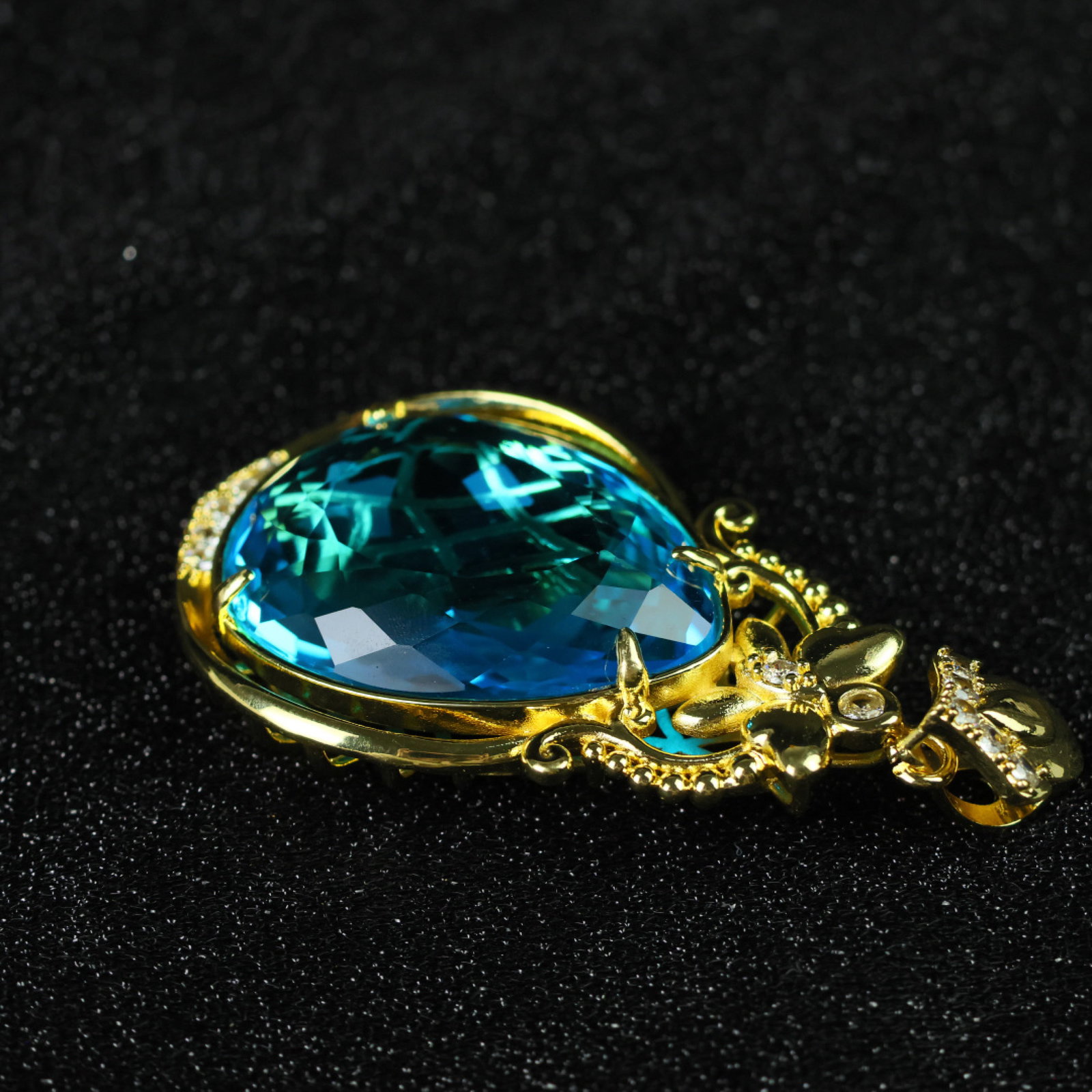 An Exquisite Pendant - 6