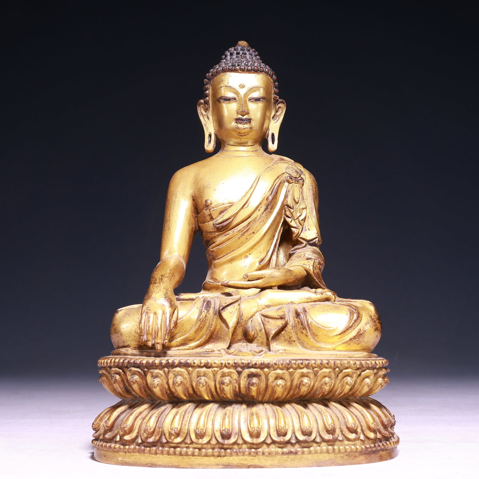A Solemn Gilt Bronze Statue of Sakyamuni: A Solemn Gilt Bronze Statue of Sakyamuni,Qing Dynasty,China,Size:6.3inx4.7inx10.2in,Weight:4100g 铜鎏金释迦摩尼像,中国清代