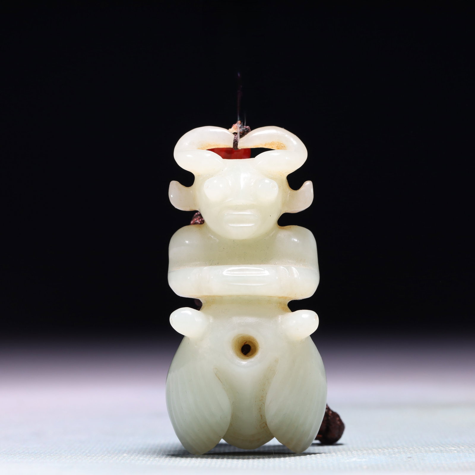 An Exquisite White Jade Beast Ornament: An Exquisite White Jade Beast Ornament,Qing Dynasty,China,Size:1.2inx0.8inx2.8in,Weight:94.4g 白玉兽摆件,中国清代