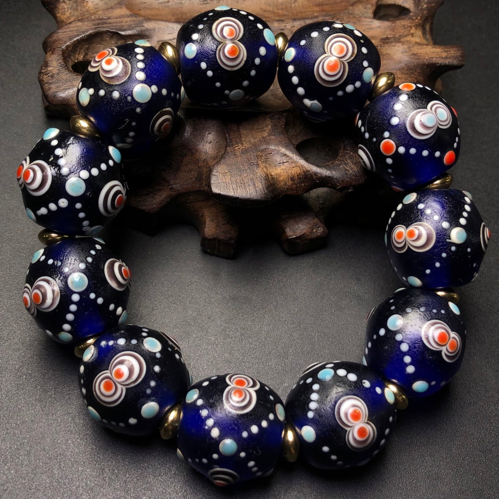 An Exquisite Glass Bracelet: An Exquisite Glass Bracelet,Size:0.8in*11 琉璃手串