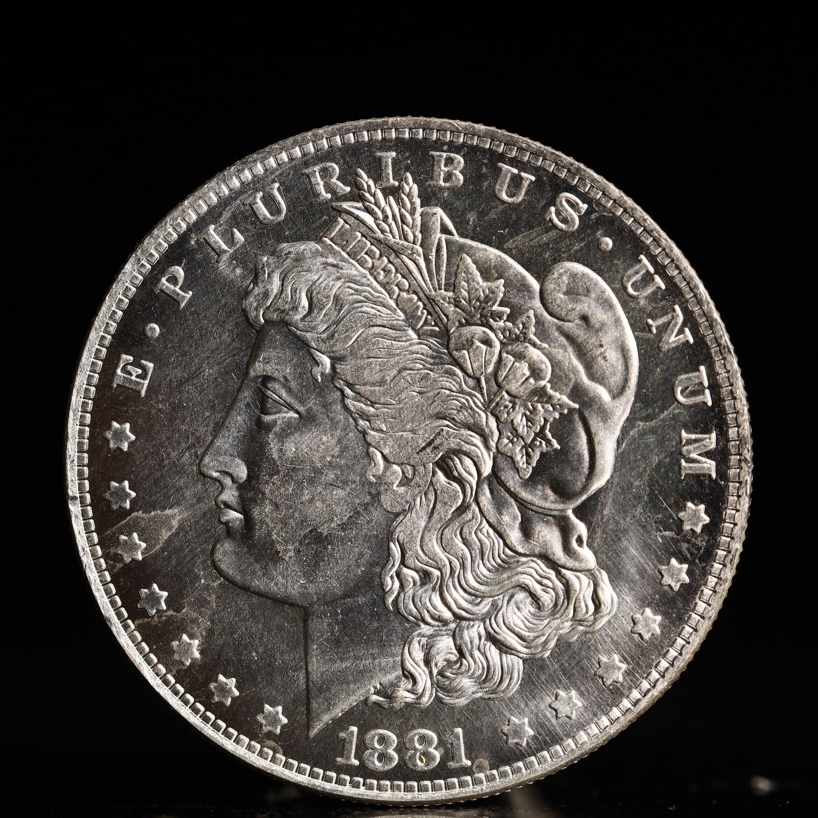 USA Morgan Dollar 1881 Coin: Obv: profile bust with date below and E PLURIBUS UNUM legend and stars around. Rev: eagle with In God we trust above within wreath with UNITED STATES OF AMERICA ONE DOLLAR legend. IN GOD WE TRUST / LI