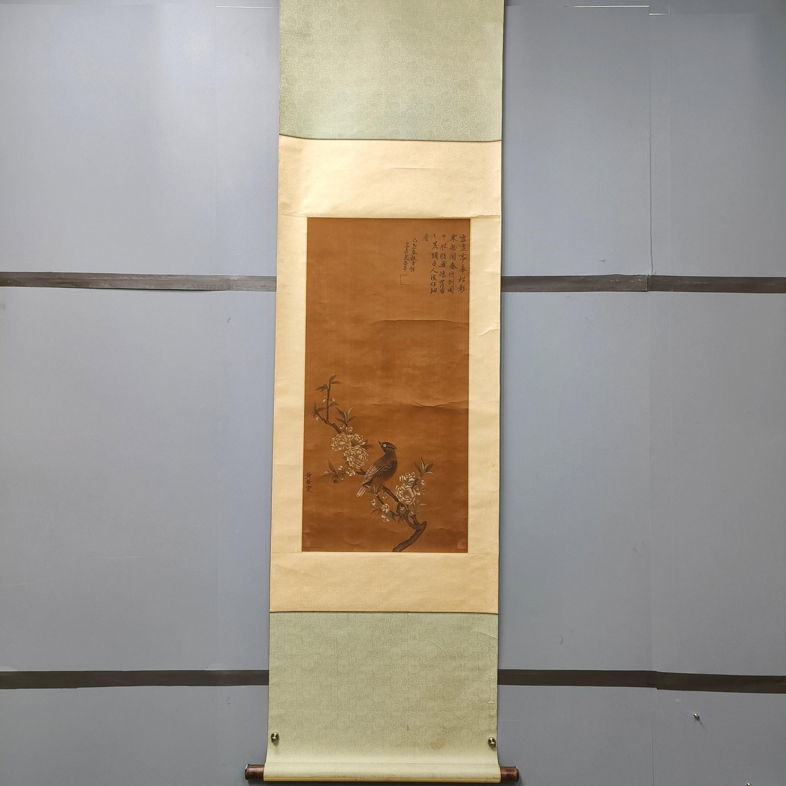 A Chinese Vertical Scroll Ink Painting of Flower and Bird on Paper: A Chinese Vertical Scroll Ink Painting of Flower and Bird on Paper,Huang Jucai,Size:33.5inx16.5in 一幅中国水墨花鸟画立轴,黄ì