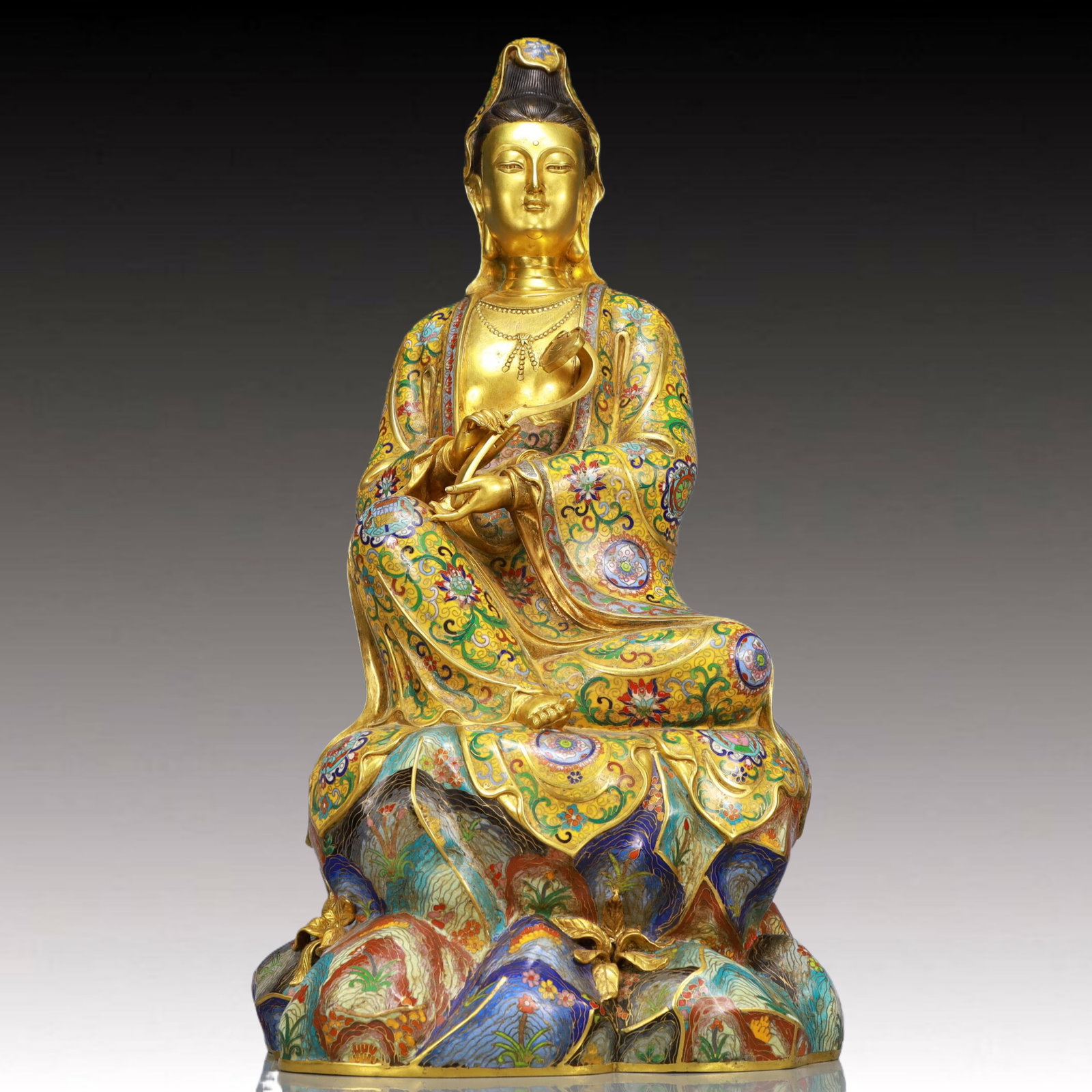 A Huge Cloisonne Lotus Pattern Statue of Avalokitesvara: A Huge Cloisonne Lotus Pattern Statue of Avalokitesvara, Ming Dynasty, China, Yongle Six-character Mark, Size:13inx9.1inx27.2in, Weight:18400g 景泰蓝缠枝莲纹&