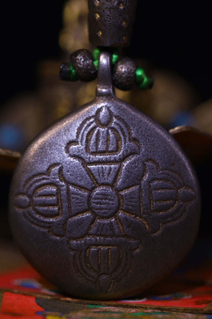 An Exquisite Bronze Flower Pattern Pendant - 5