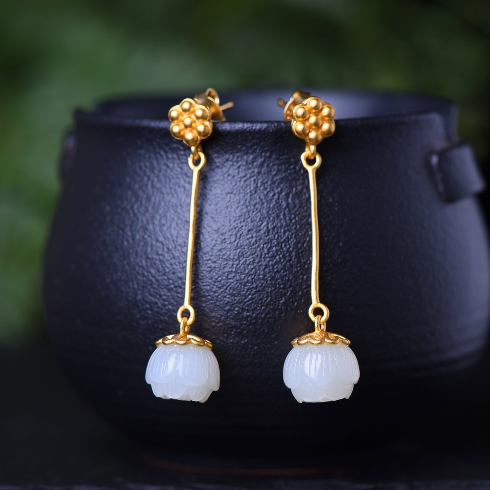 A Pair of Exquisite Sterling Silver-Gold Plated Inlaid White Jade Earrings: A Pair of Exquisite Sterling Silver-Gold Plated Inlaid White Jade Earrings,Size:0.4inx0.4in 一对纯银镀金镶白玉耳环