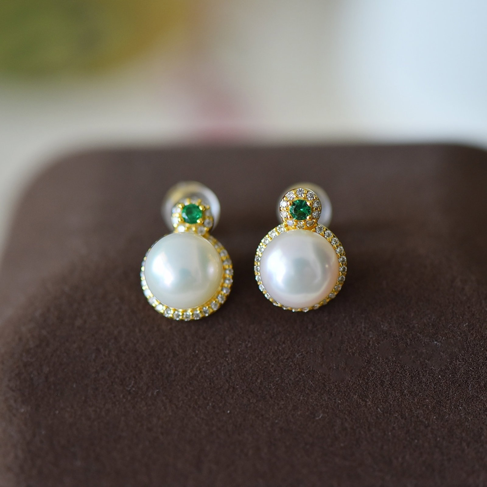 A Pair of Exquisite Sterling Silver-Gold Plated Inlaid Pearl Earrings,Inlaid Diamond: A Pair of Exquisite Sterling Silver-Gold Plated Inlaid Pearl Earrings,Inlaid Diamond,Size:0.3inx0.3in