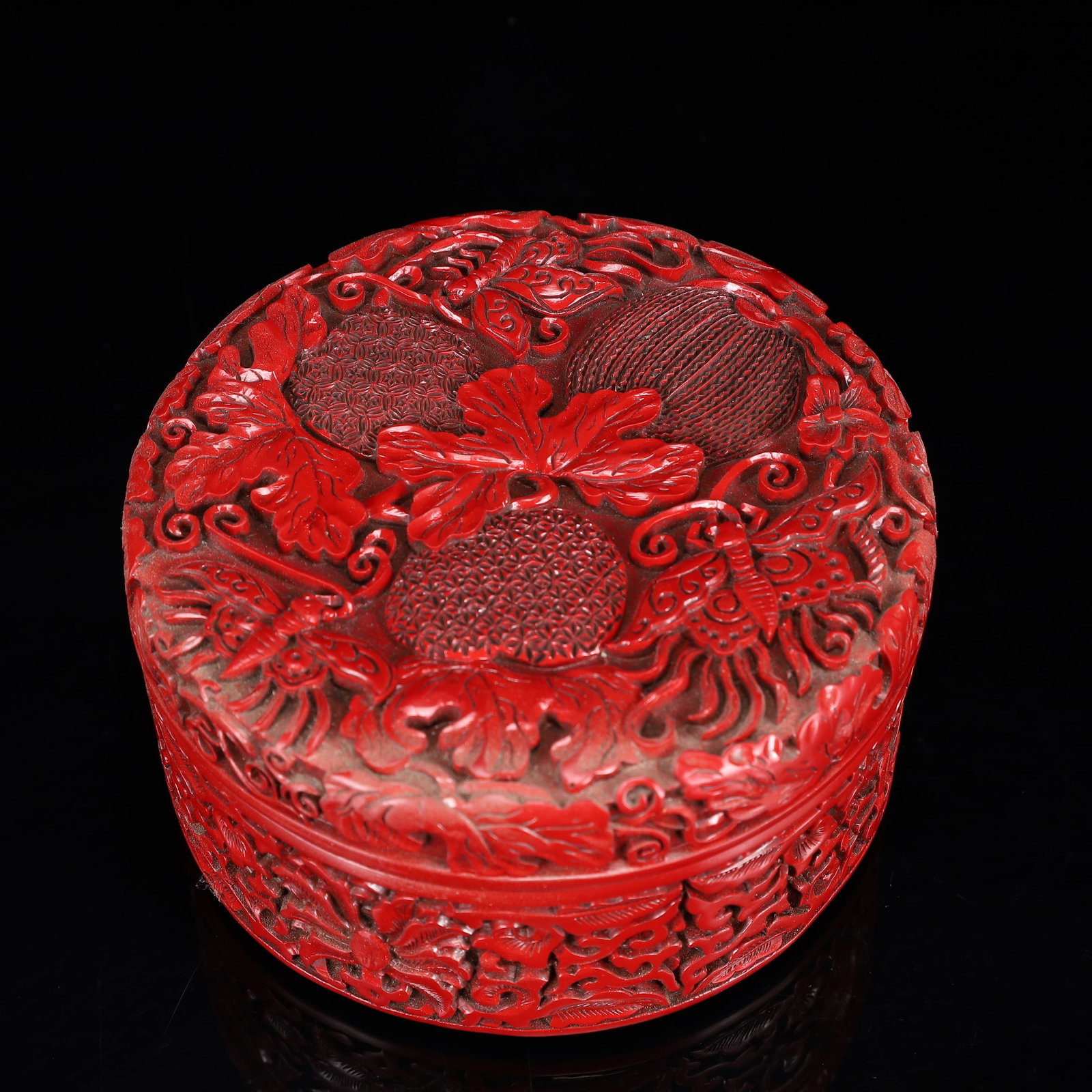 An Exquisite Carved Red Lacquer Flower and Butterfly Pattern Box with Cover: An Exquisite Carved Red Lacquer Flower and Butterfly Pattern Box with Cover,Qing Dynasty, China,With Mark,Size:5.5inx2.8in,Weight:500g 剔红漆器花卉蝴蝶&
