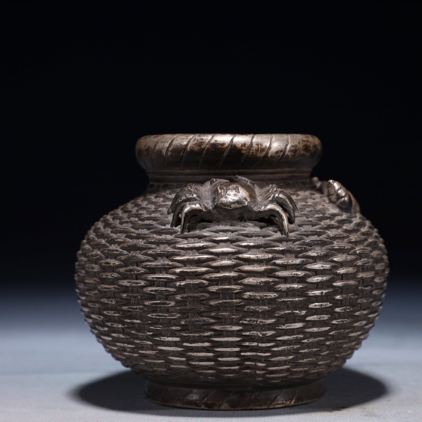 An Exquisite Silver-plated Bronze Crab Pattern Jar: An Exquisite Silver-plated Bronze Crab Pattern Jar,Qing Dynasty,China,Qianlong Four-character Mark,Size:4.3inx3.5in,Weight:600g