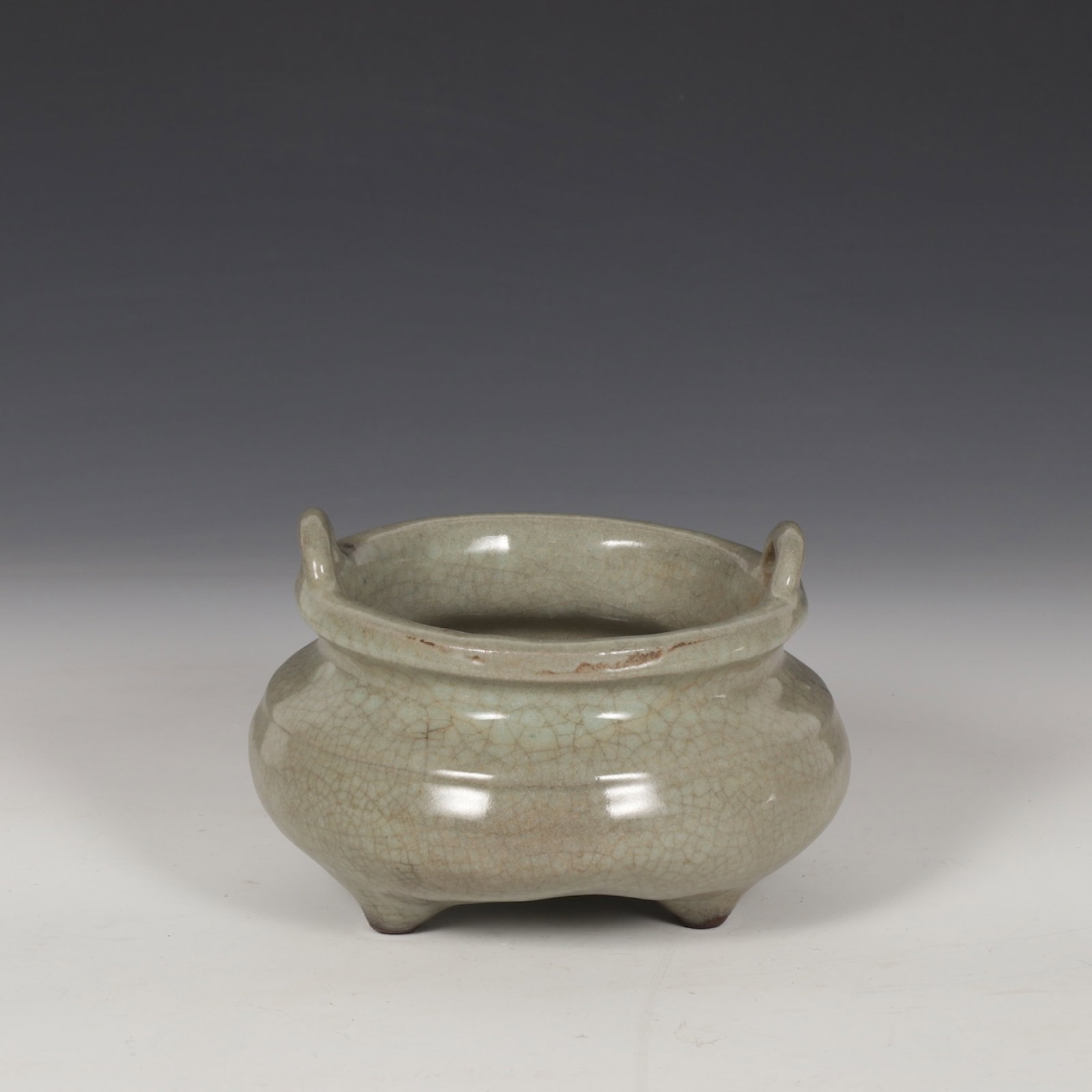 An Exquisite Guan yao Celadon Glazed Double-Ears and Tripod Censer: An Exquisite Guan yao Celadon Glazed Double-Ears and Tripod Censer,Song Dynasty,China,Size:4.1inx5.7in