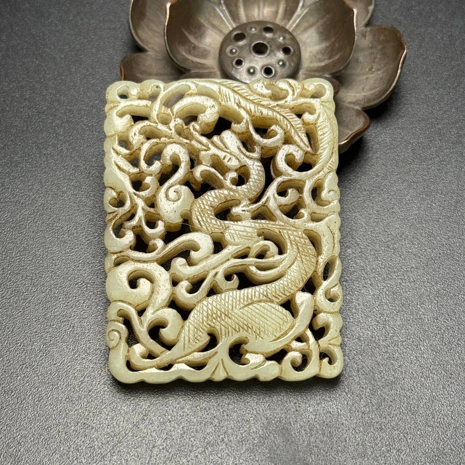 An Exquisite White Jade Hollow Dragon Pattern Pendant: An Exquisite White Jade Hollow Dragon Pattern Pendant,Qing Dynasty,China,Size:1.9inx2.4inx0.3in,Weight:38g