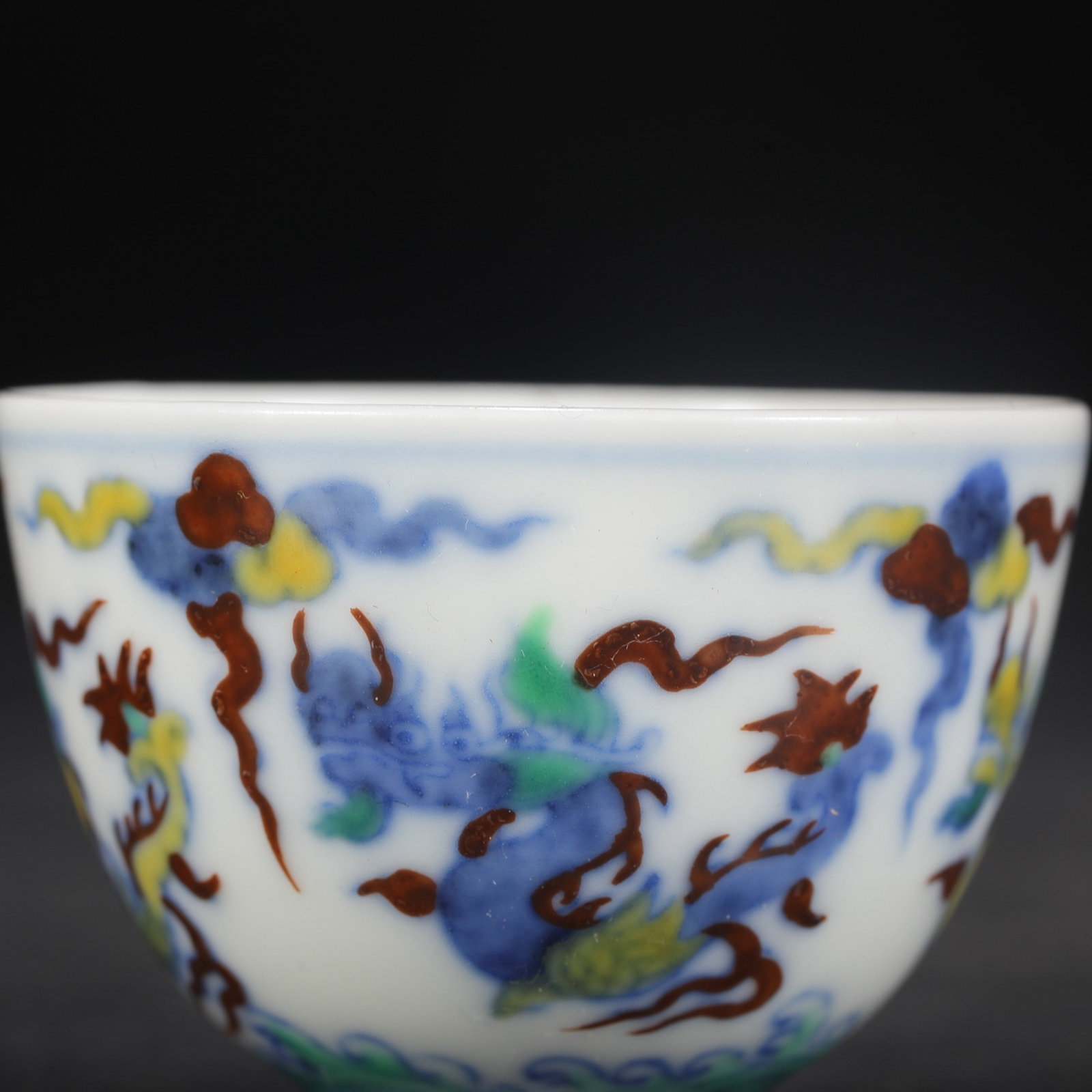 An Exquisite Doucai Auspicious Cloud and Dragon Pattern Cup - 3