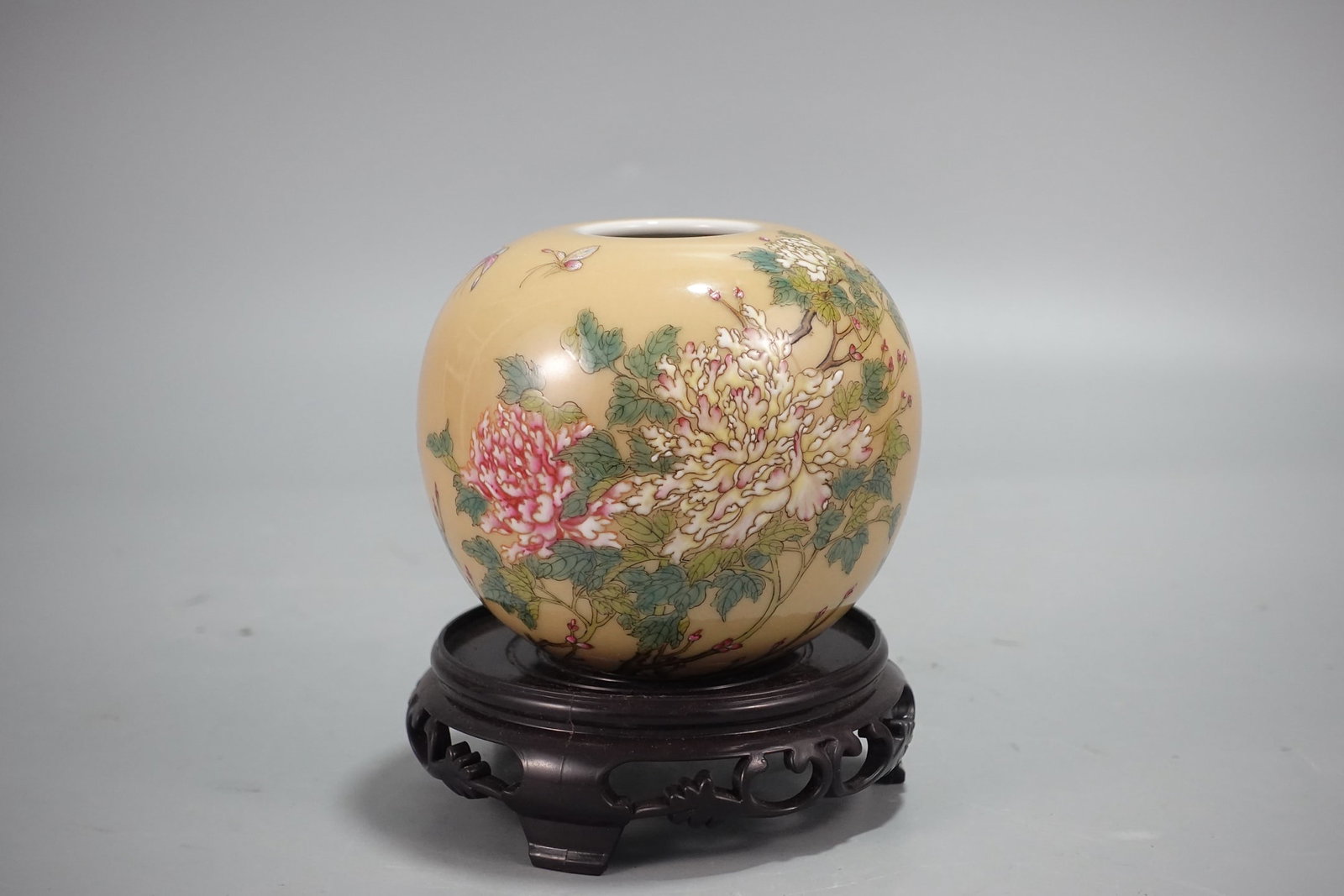 An Exquisite Yellow Glazed Famille-Rose Flower and Butterfly Pattern Water Pot: An Exquisite Yellow Glazed Famille-Rose Flower and Butterfly Pattern Water Pot,Qing Dynasty,China,Yongzheng Four-character Mark,Size:3.4inx3.9in 黄釉粉彩花卉蝴