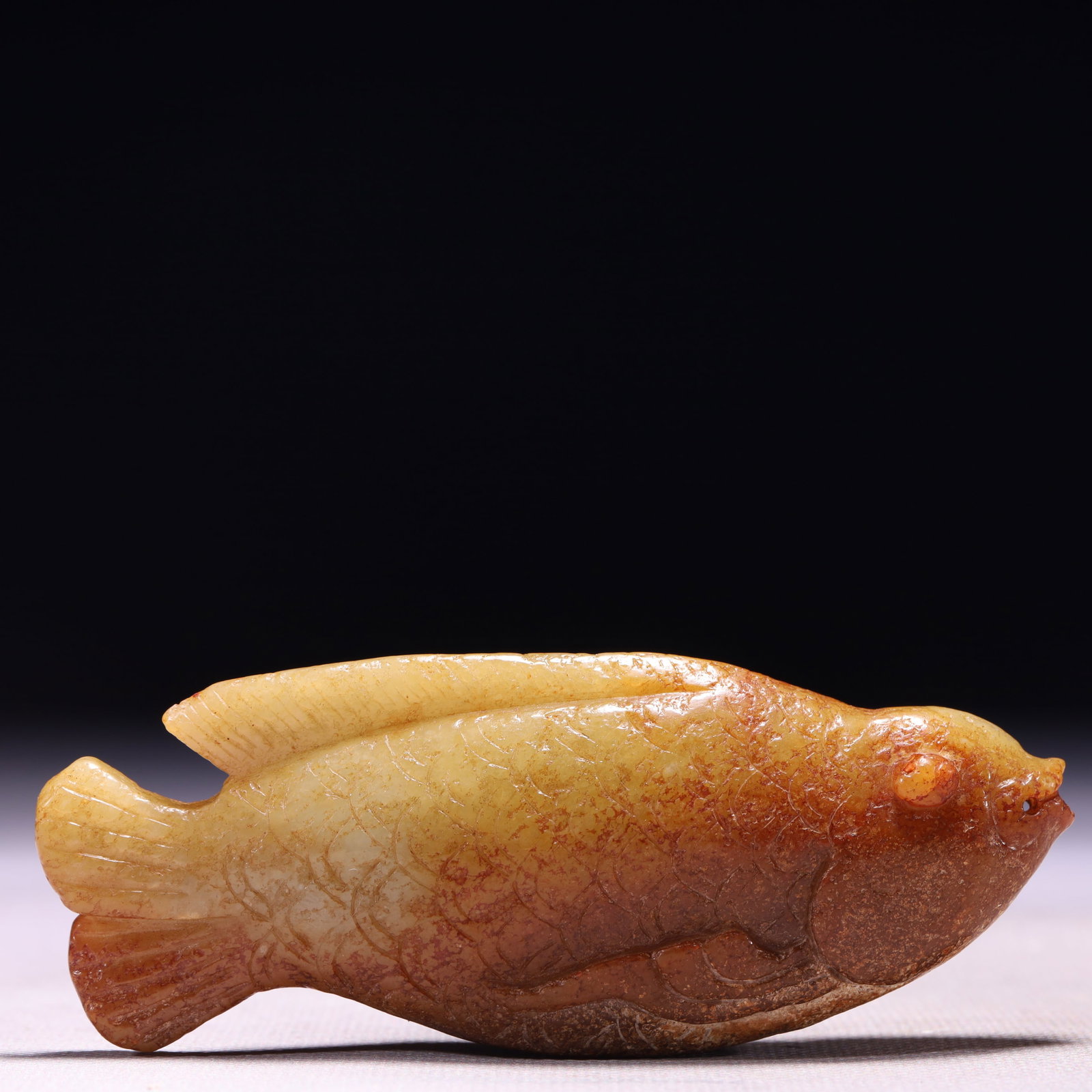 An Exquisite White Jade Fish Ornament: An Exquisite White Jade Fish Ornament,Qing Dynasty,China,Size:4.1inx0.8inx1.6in,Weight:131g 白玉鱼摆件,中国清代