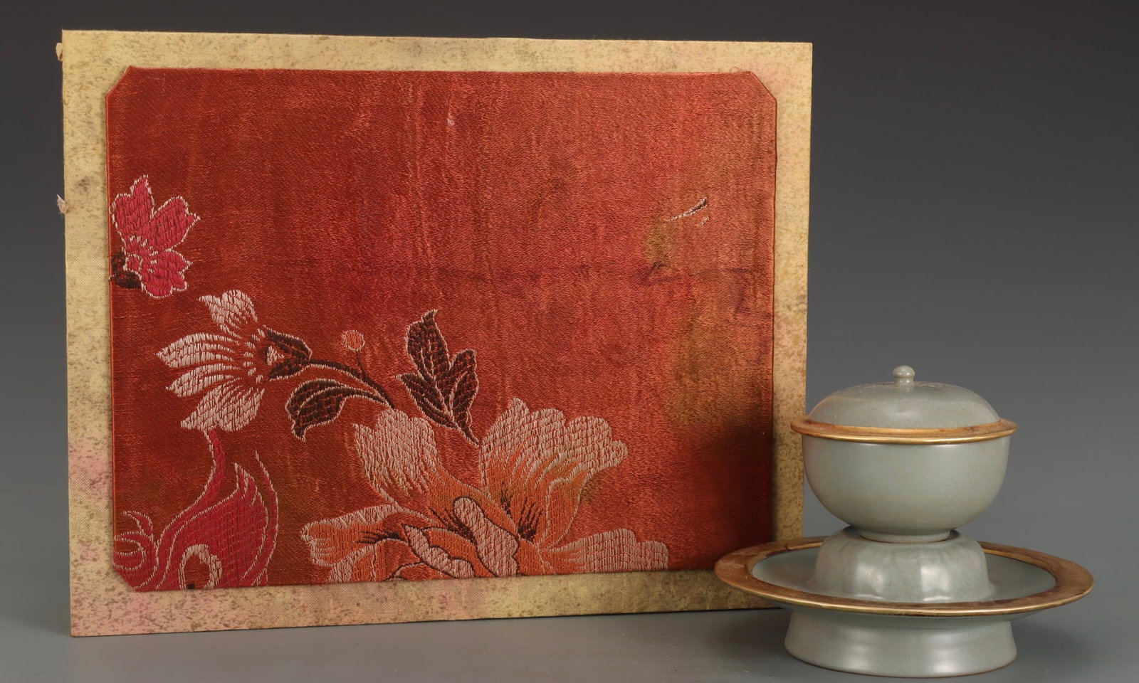 An Exquisite Ru yao Sky Blue Glazed Inlaid Gold Cup,with an Imperial Poem by Emperor Qianlong: An Exquisite Ru yao Sky Blue Glazed Inlaid Gold Cup,with an Imperial Poem by Emperor Qianlong,Song Dynasty,China,Size:5.5inx7.5in 汝窑天青釉镶金杯ड