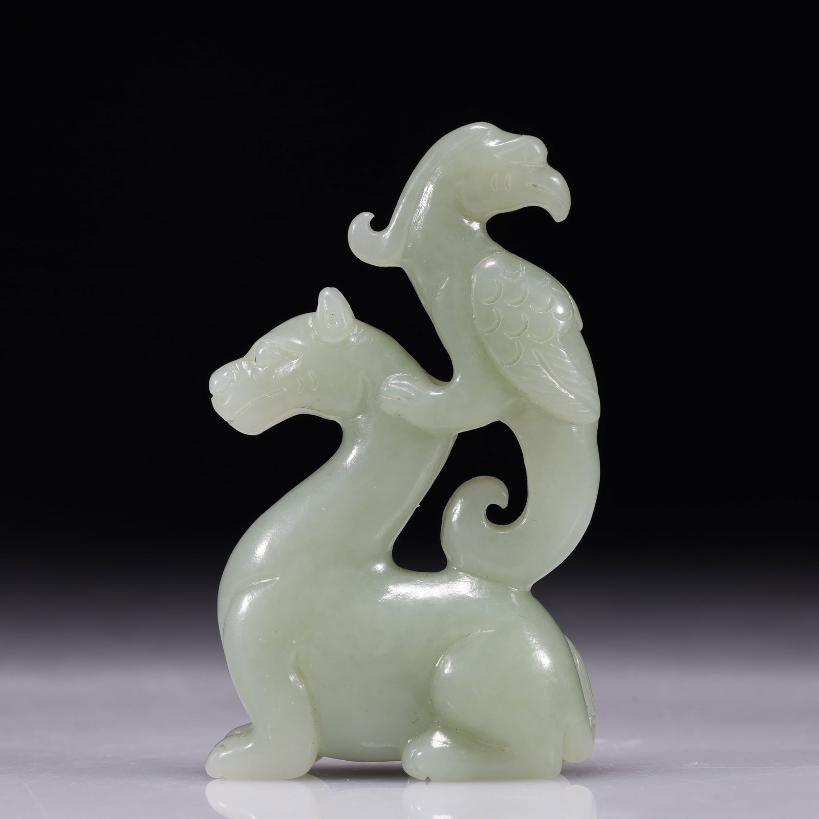 An Exquisite White Jade Beast Ornament: An Exquisite White Jade Beast Ornament,Qing Dynasty,China,Size:1.6inx0.6inx2.8in,Weight:57g 白玉兽摆件,中国清代