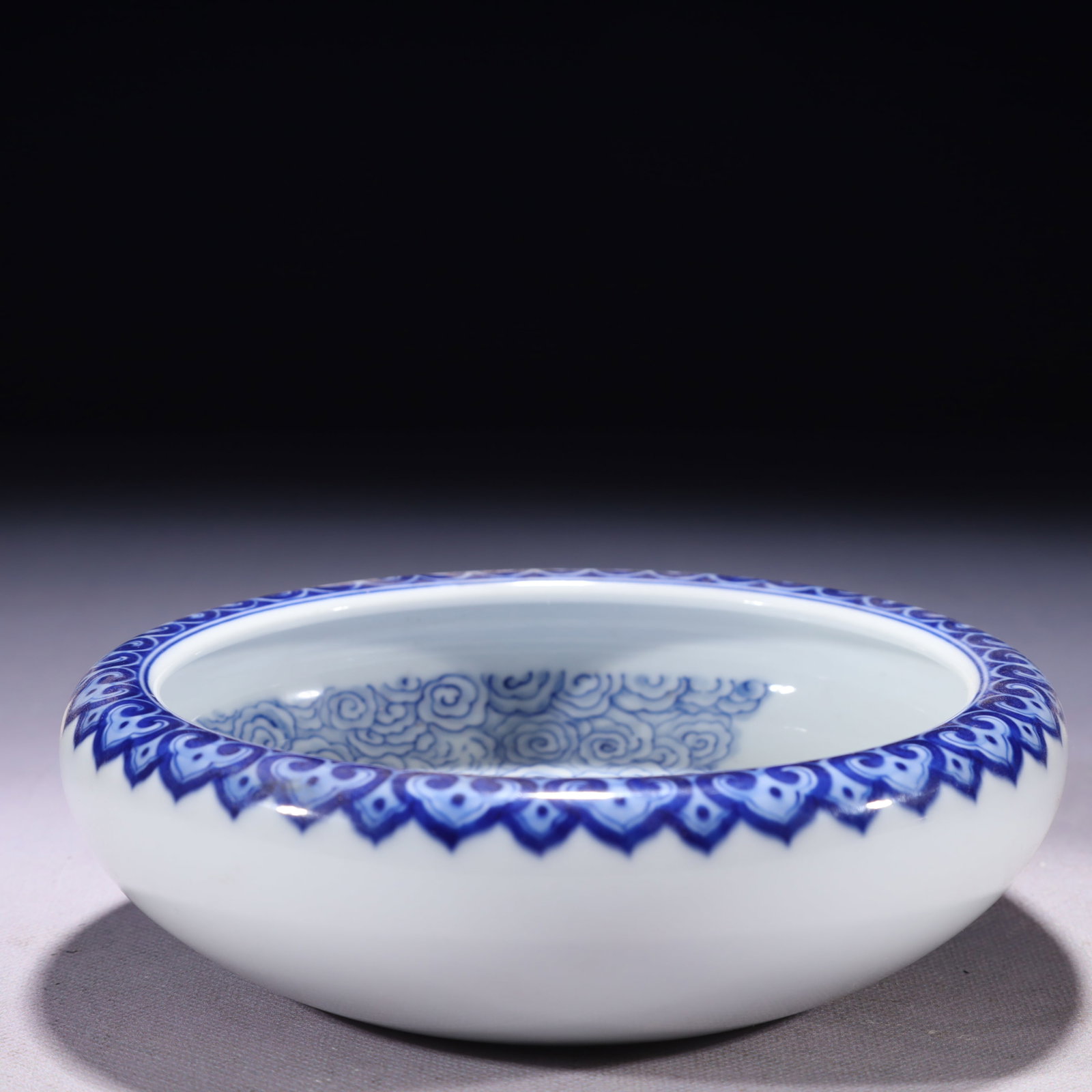 An Exquisite Blue and White Auspicious Cloud and Dragon Pattern Brush Washer: An Exquisite Blue and White Auspicious Cloud and Dragon Pattern Brush Washer,Qing Dynasty,China,Yongzheng Six-character Mark,Size:6.7inx2.2in,Weight:550g 青花祥云龙ಬ