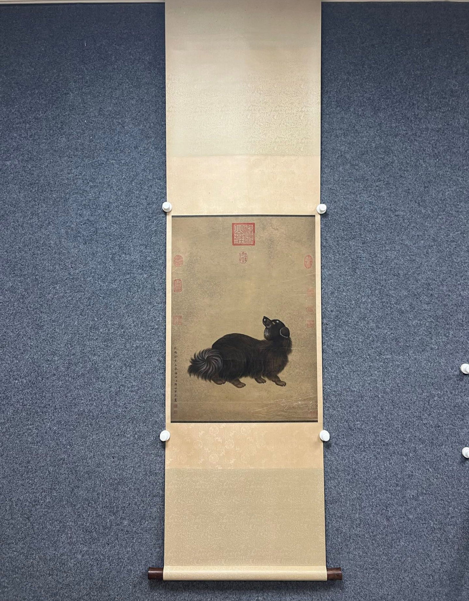 A Chinese Vertical Scroll Ink Painting of Dog on Silk: A Chinese Vertical Scroll Ink Painting of Dog on Silk,Lang Shining,Size:19.3inx27.2in 一幅中国水墨绢本犬画立轴,郎世&