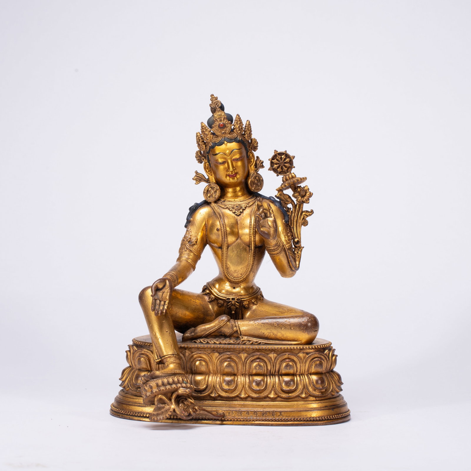 A Solemn Gilt Bronze Statue of Tara: A Solemn Gilt Bronze Statue of Tara,Qing Dynasty,China,Qianlong Mark,Size:6.1inx5.1inx8.3in,Weight:1540g