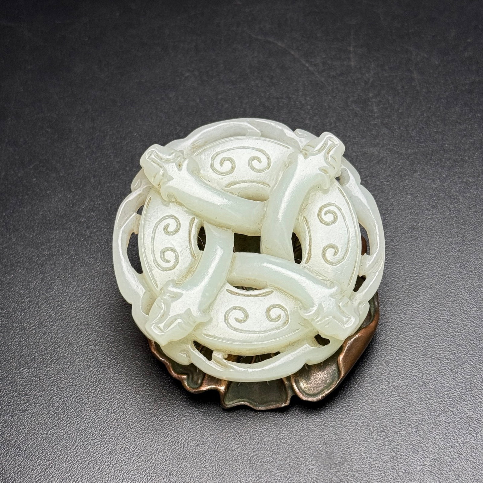 An Exquisite White Jade Chi-Dragon Pattern Pendant: An Exquisite White Jade Chi-Dragon Pattern Pendant,Qing Dynasty,China,Size:2.1inx0.5in,Weight:47g 白玉螭龙纹挂件,中国清代