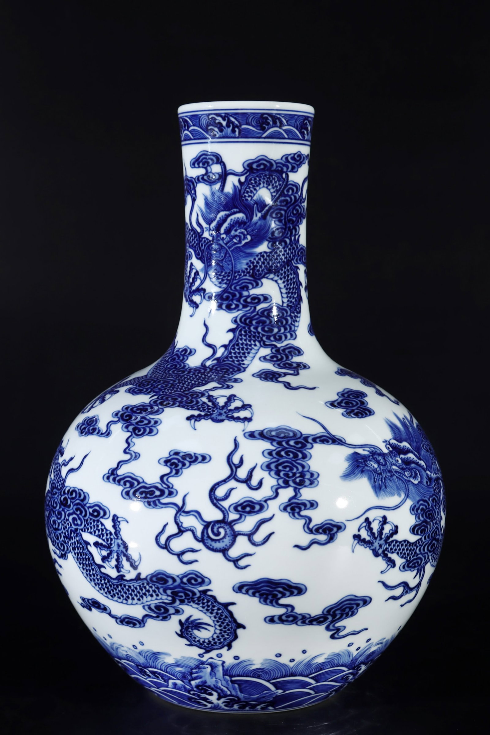 An Exquisite Blue and White Auspicious Cloud and Dragon Pattern Vase: An Exquisite Blue and White Auspicious Cloud and Dragon Pattern Vase,Qing Dynasty,China,Qianlong Six-character Mark,Size:15inx10.2in 青花祥云龙纹瓶,中&#