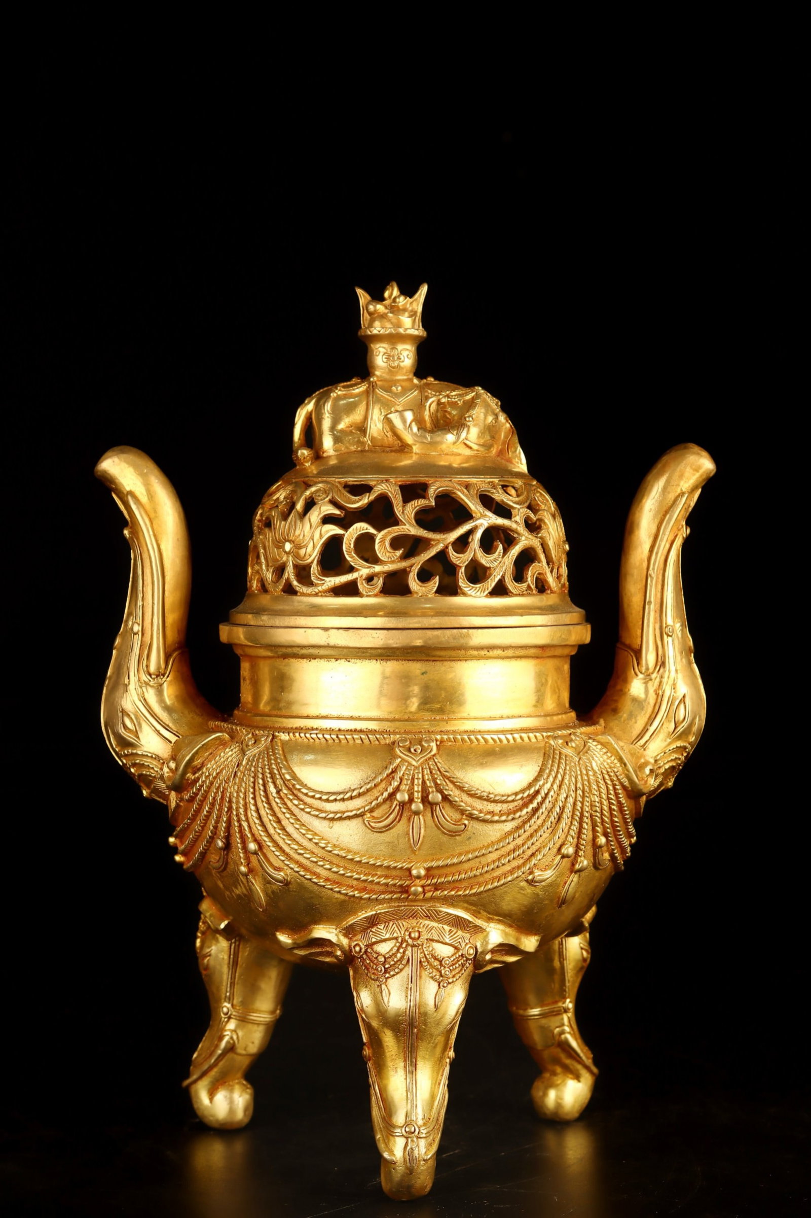 An Exquisite Gilt Bronze Double-Ears and Tripod Censer: An Exquisite Gilt Bronze Double-Ears and Tripod Censer,Ming Dynasty,China,Xuande Four-character Mark,Size:11.4inx8.1in,Weight:2107g