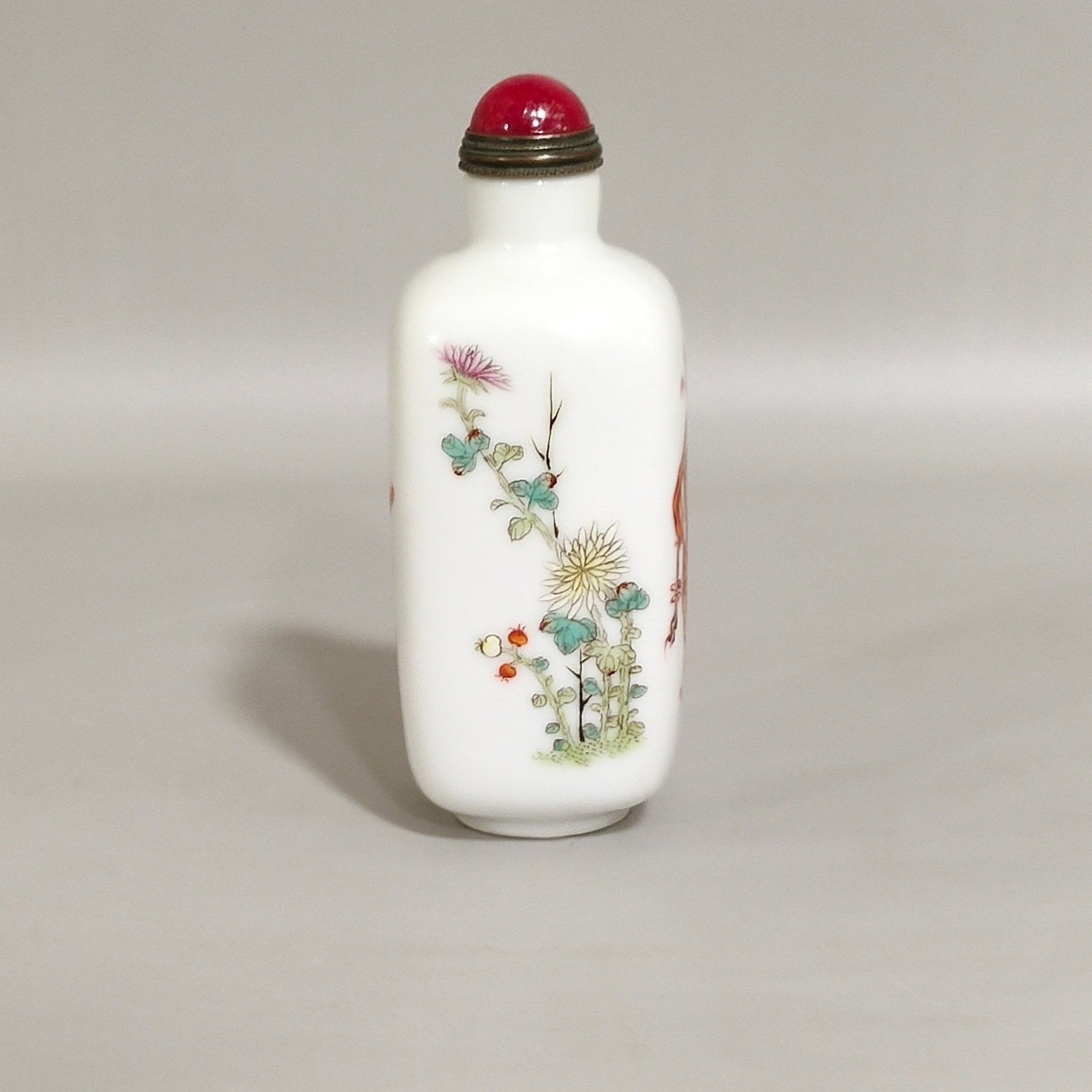 An Exquisite Iron-Red Figure Pattern Snuff Bottle - 5