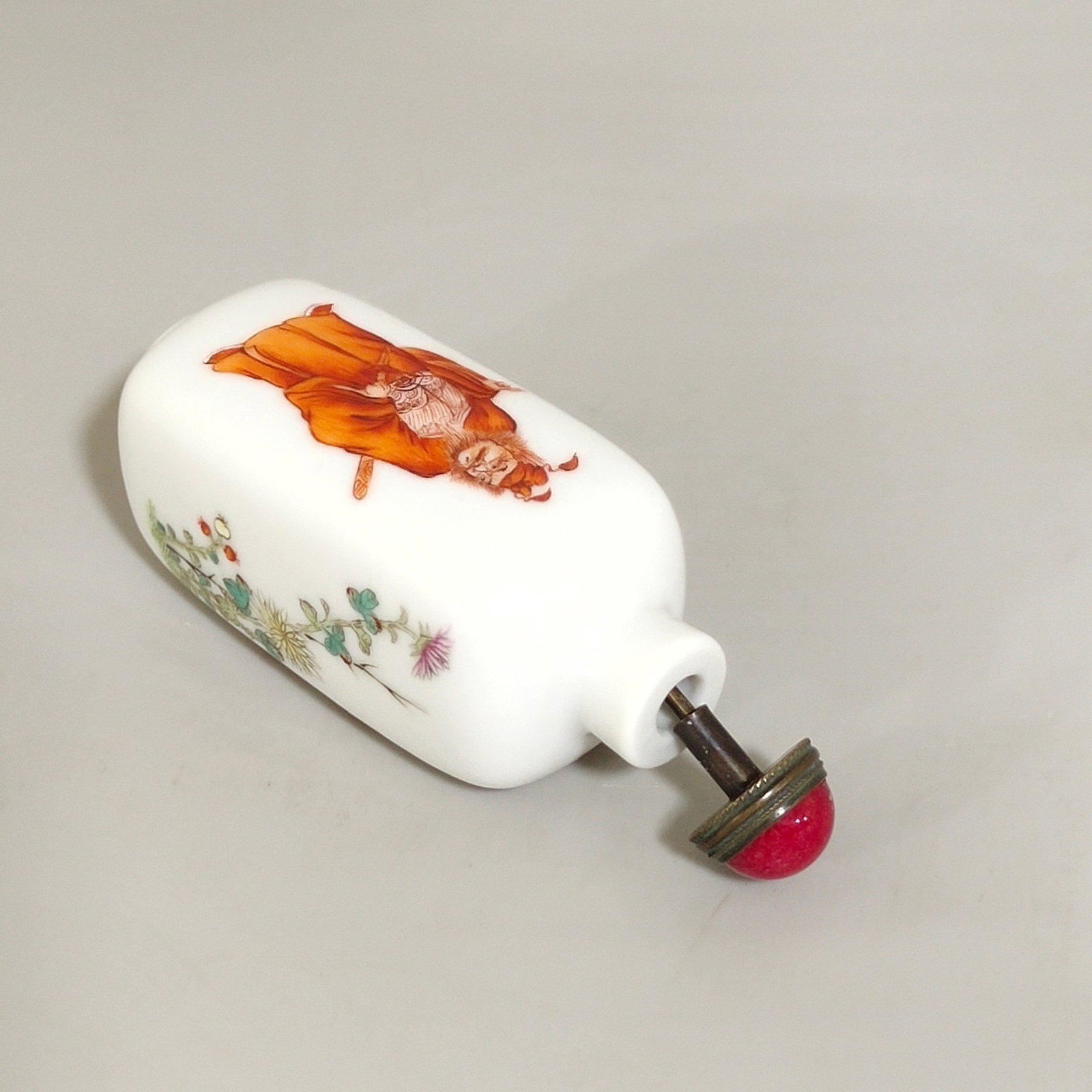 An Exquisite Iron-Red Figure Pattern Snuff Bottle - 6