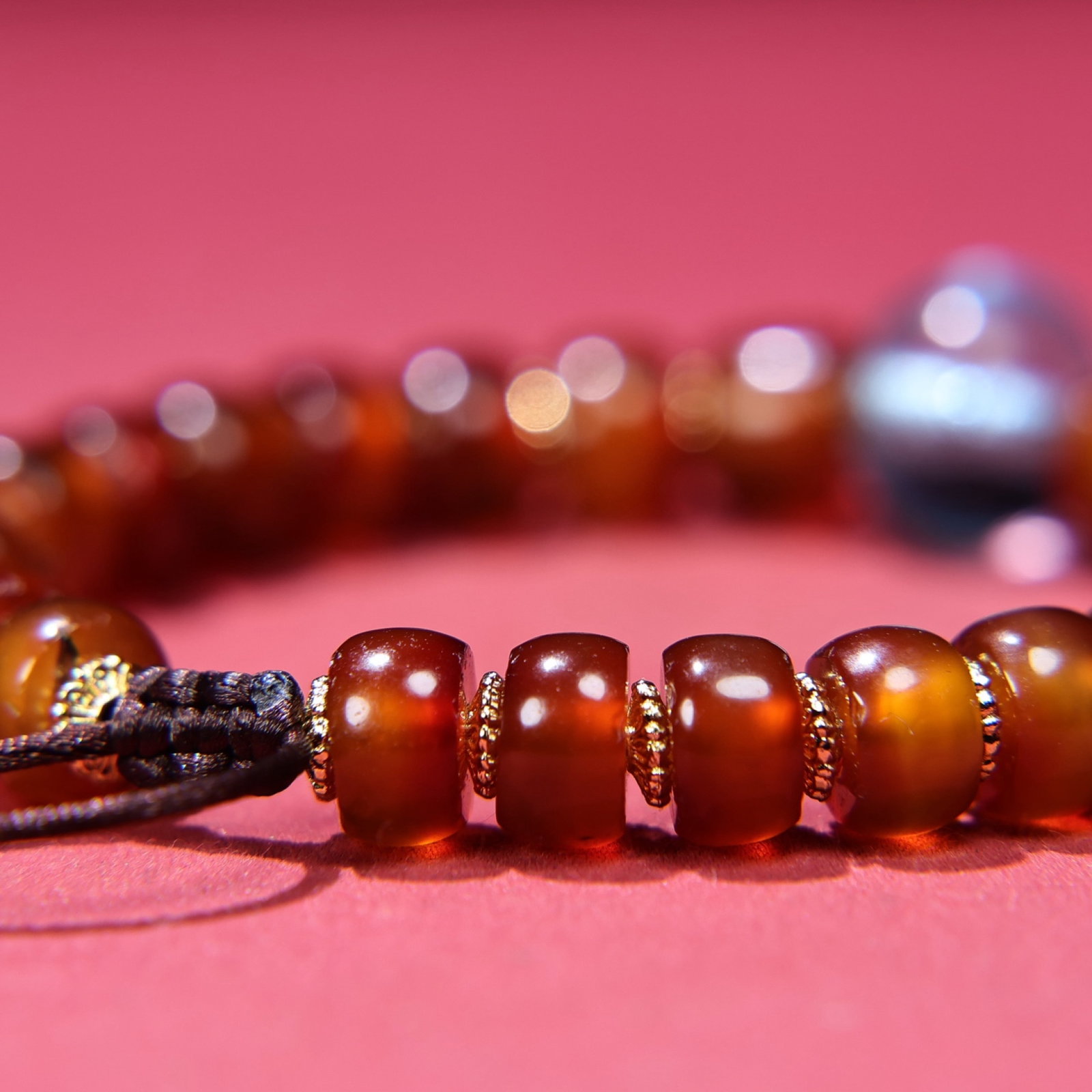 An Exquisite Agate Bracelet - 2