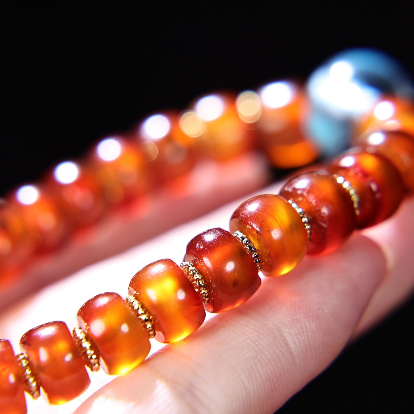 An Exquisite Agate Bracelet - 6