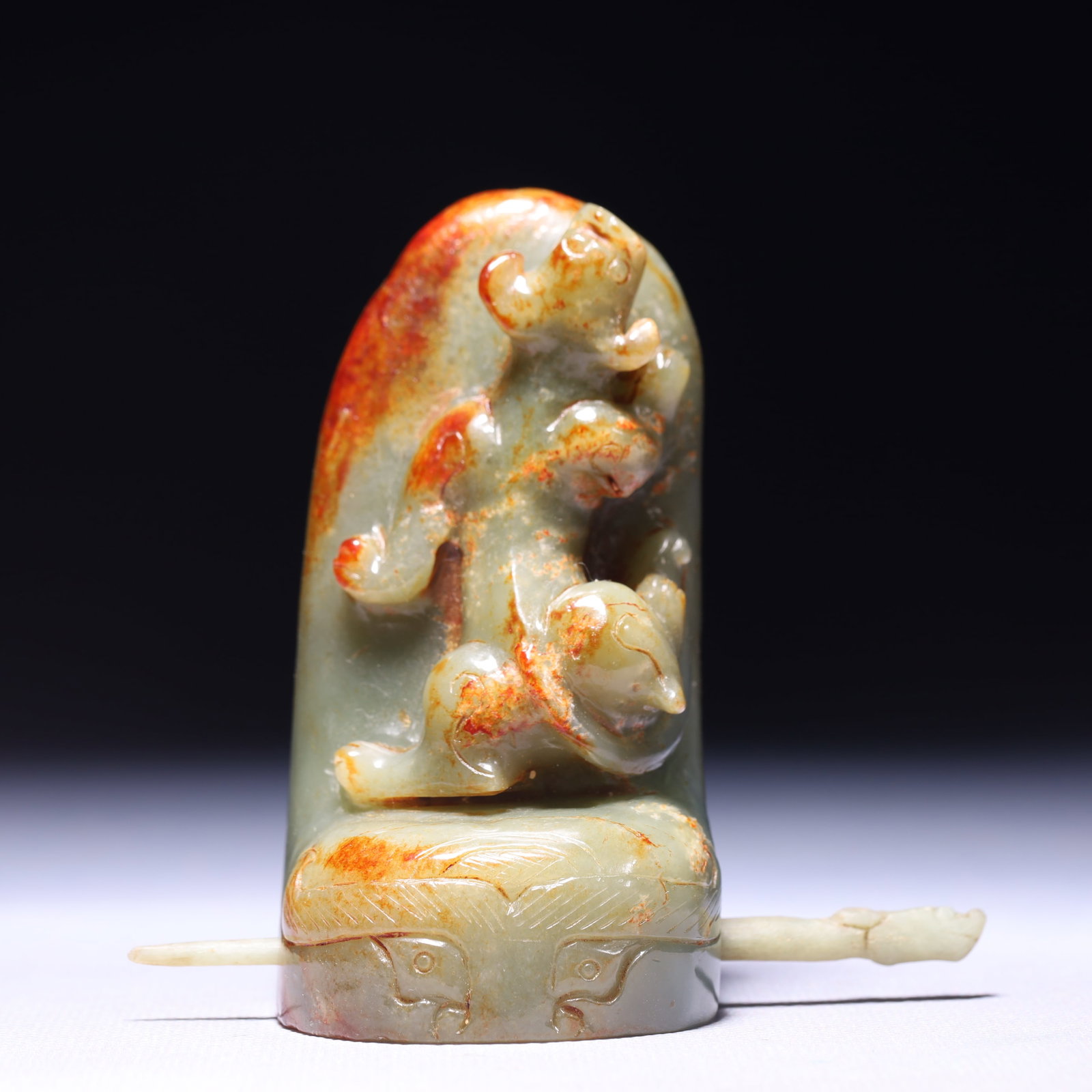 An Exquisite Green Jade Chi-Dragon Pattern Hair Band: An Exquisite Green Jade Chi-Dragon Pattern Hair Band,Qing Dynasty,China,Size:3.7inx1.8inx3.5in,Weight:265g 青玉螭龙纹头冠,中国清代