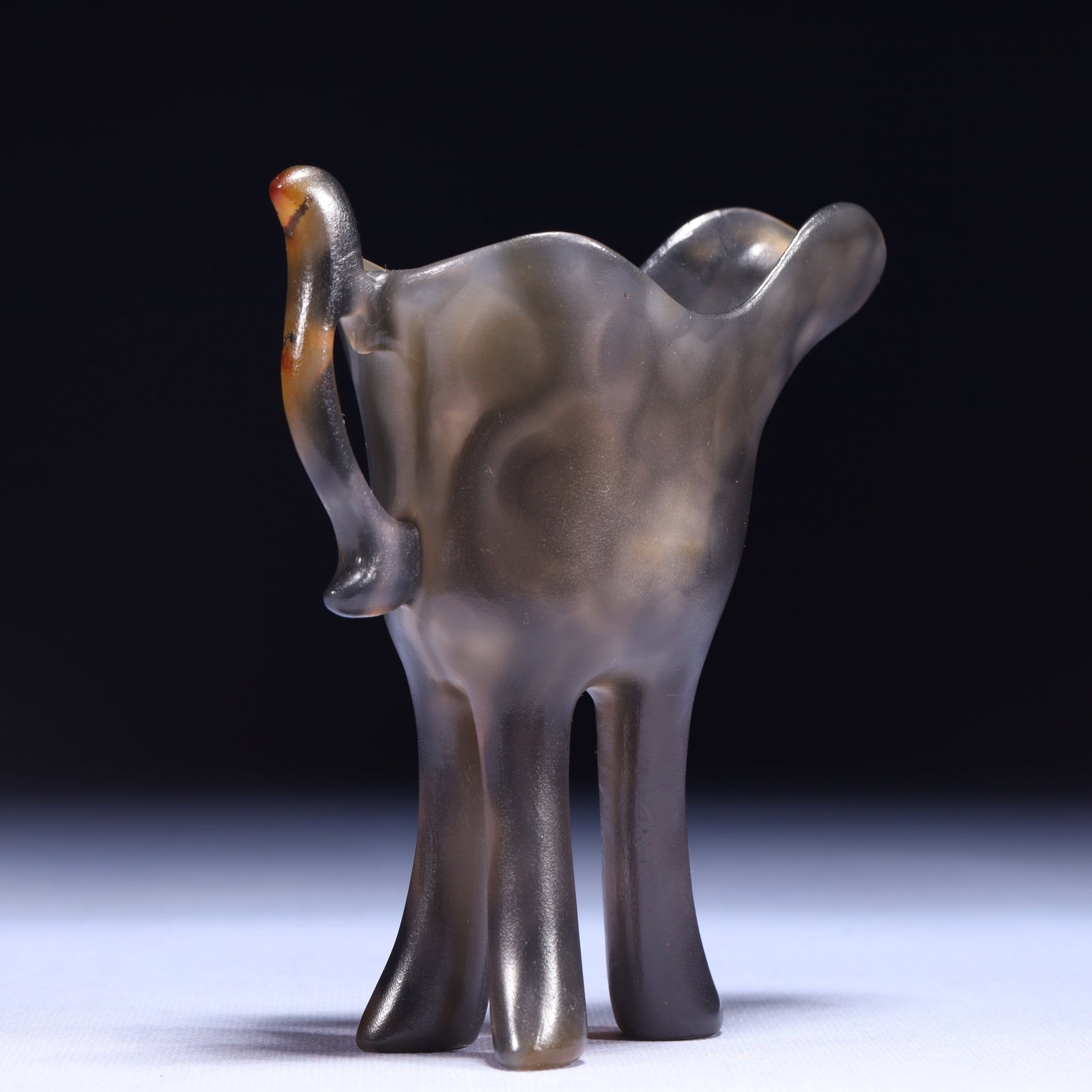An Exquisite Agate Tripod Cup - 11