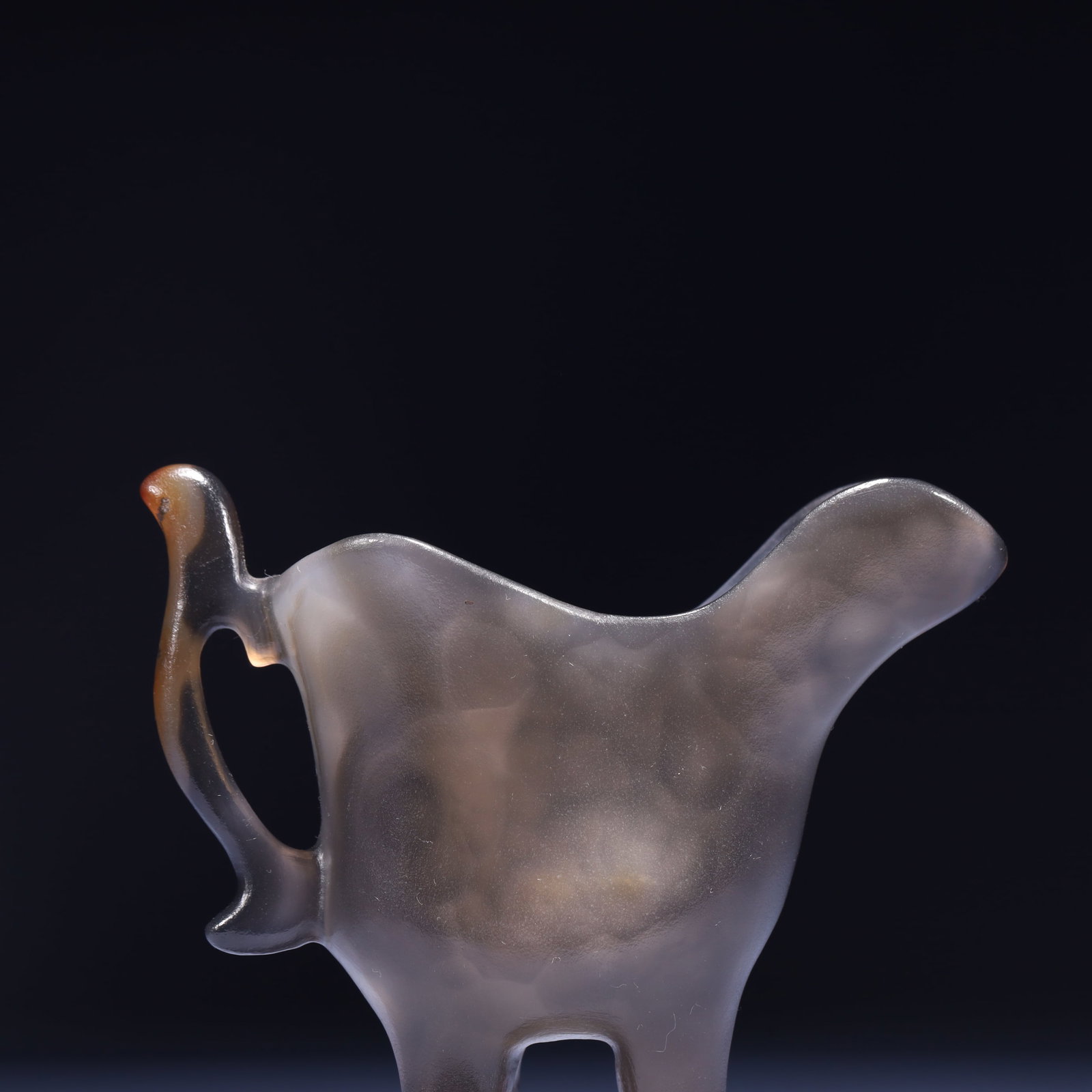 An Exquisite Agate Tripod Cup - 2